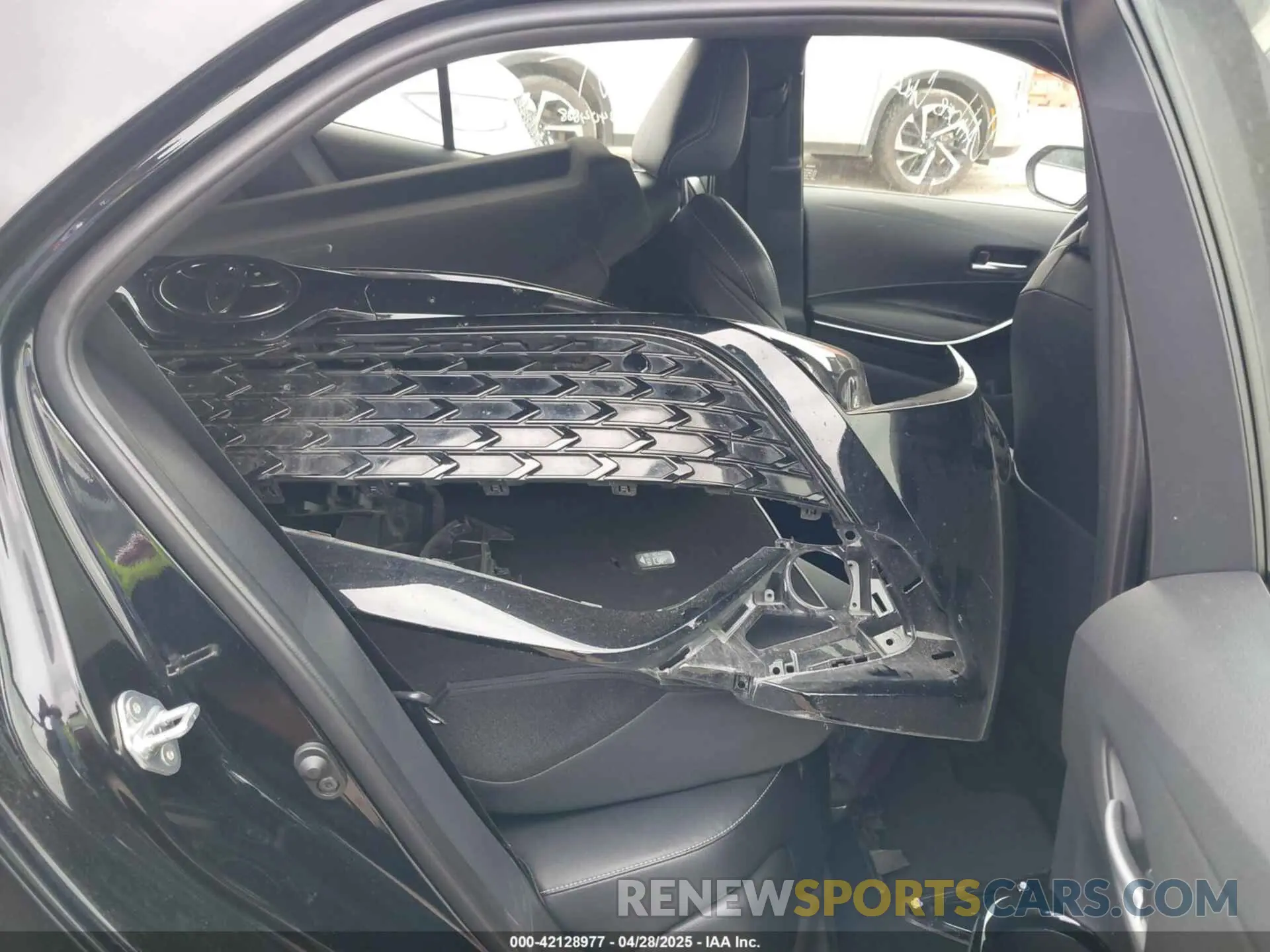 8 fotografías del automóvil dañado JTNC4MBE4R3229869 TOYOTA COROLLA 2024