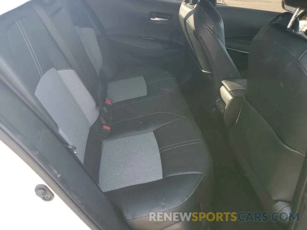 10 fotografías del automóvil dañado JTNC4MBE8R3228921 TOYOTA COROLLA 2024