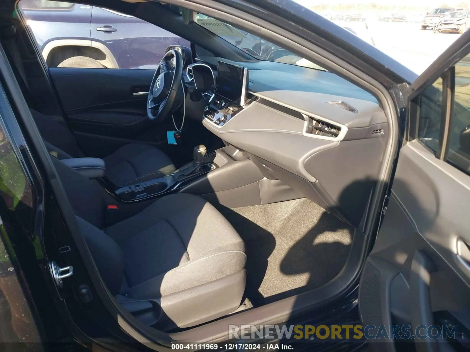 5 fotografías del automóvil dañado JTND4MBE8R3220144 TOYOTA COROLLA 2024