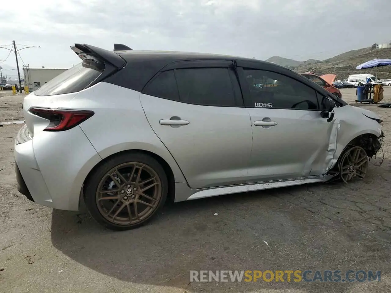 3 fotografías del automóvil dañado JTND4MBE8R3227109 TOYOTA COROLLA 2024