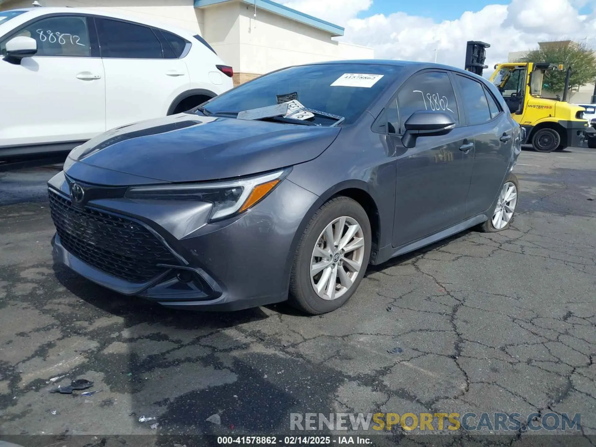 2 fotografías del automóvil dañado JTND4MBE9R3232013 TOYOTA COROLLA 2024
