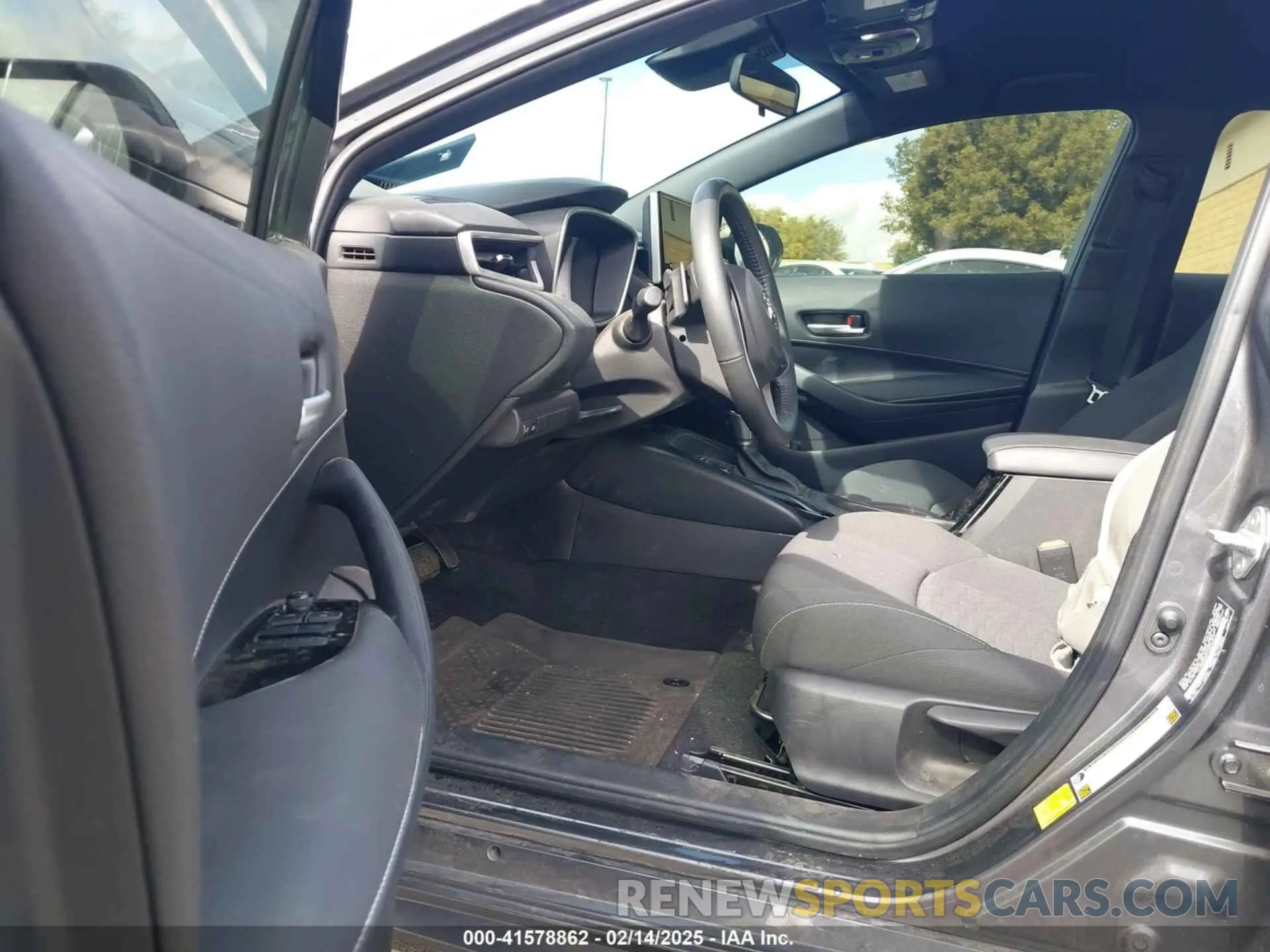 5 fotografías del automóvil dañado JTND4MBE9R3232013 TOYOTA COROLLA 2024