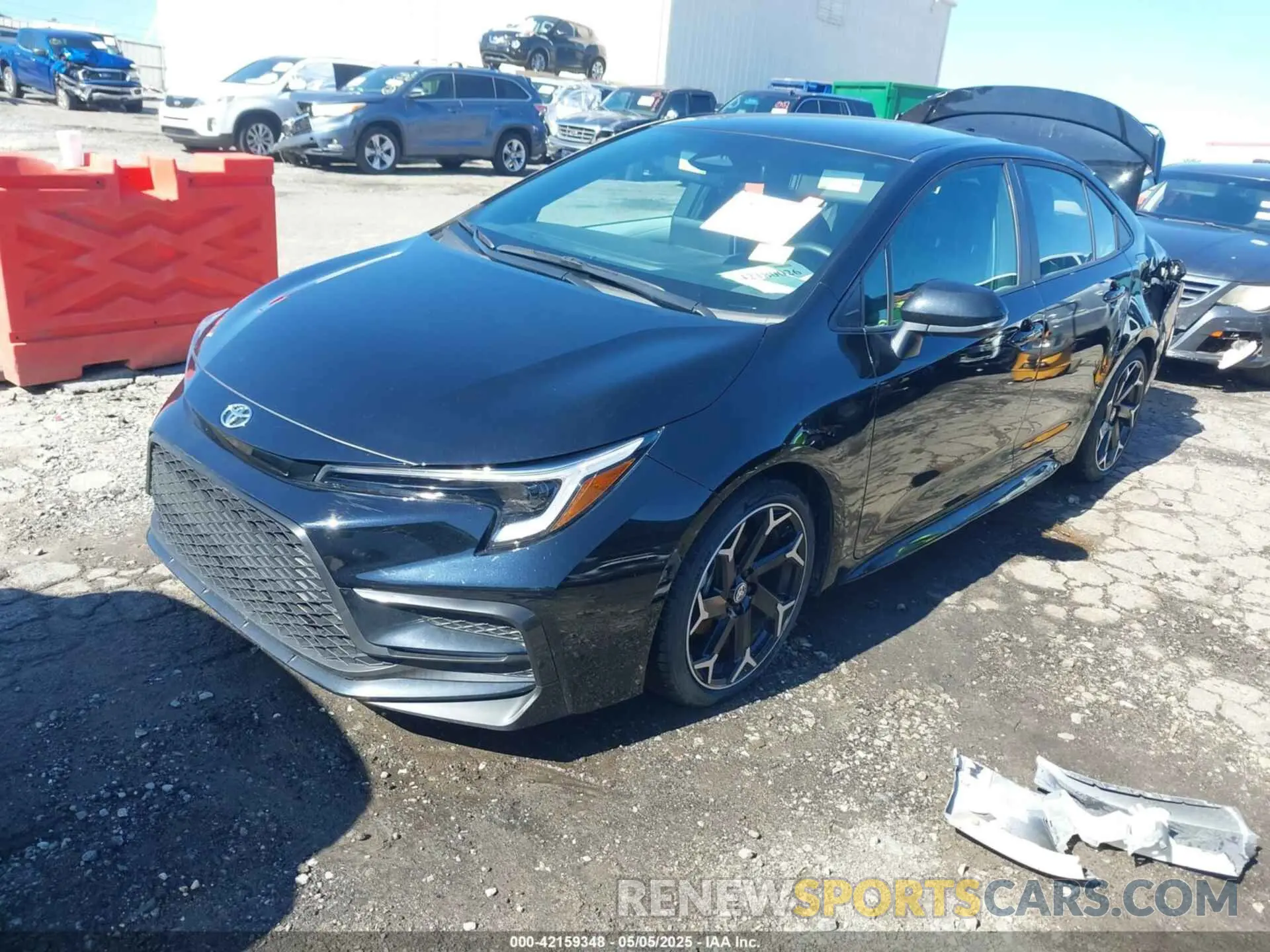 2 fotografías del automóvil dañado 5YFB4MCE0SP223353 TOYOTA COROLLA 2025