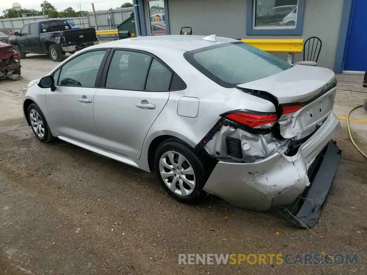2 fotografías del automóvil dañado 5YFB4MDE0SP259901 TOYOTA COROLLA 2025