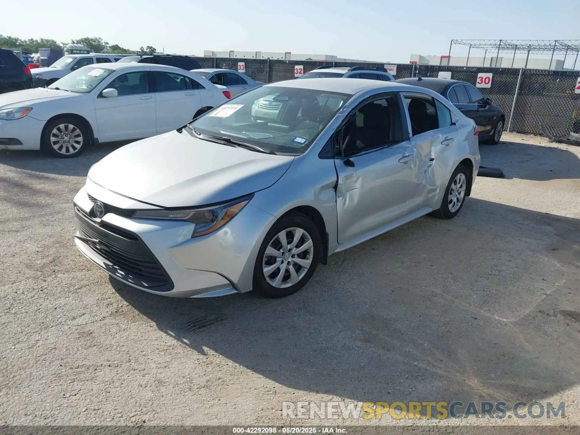 2 fotografías del automóvil dañado 5YFB4MDE0SP276035 TOYOTA COROLLA 2025