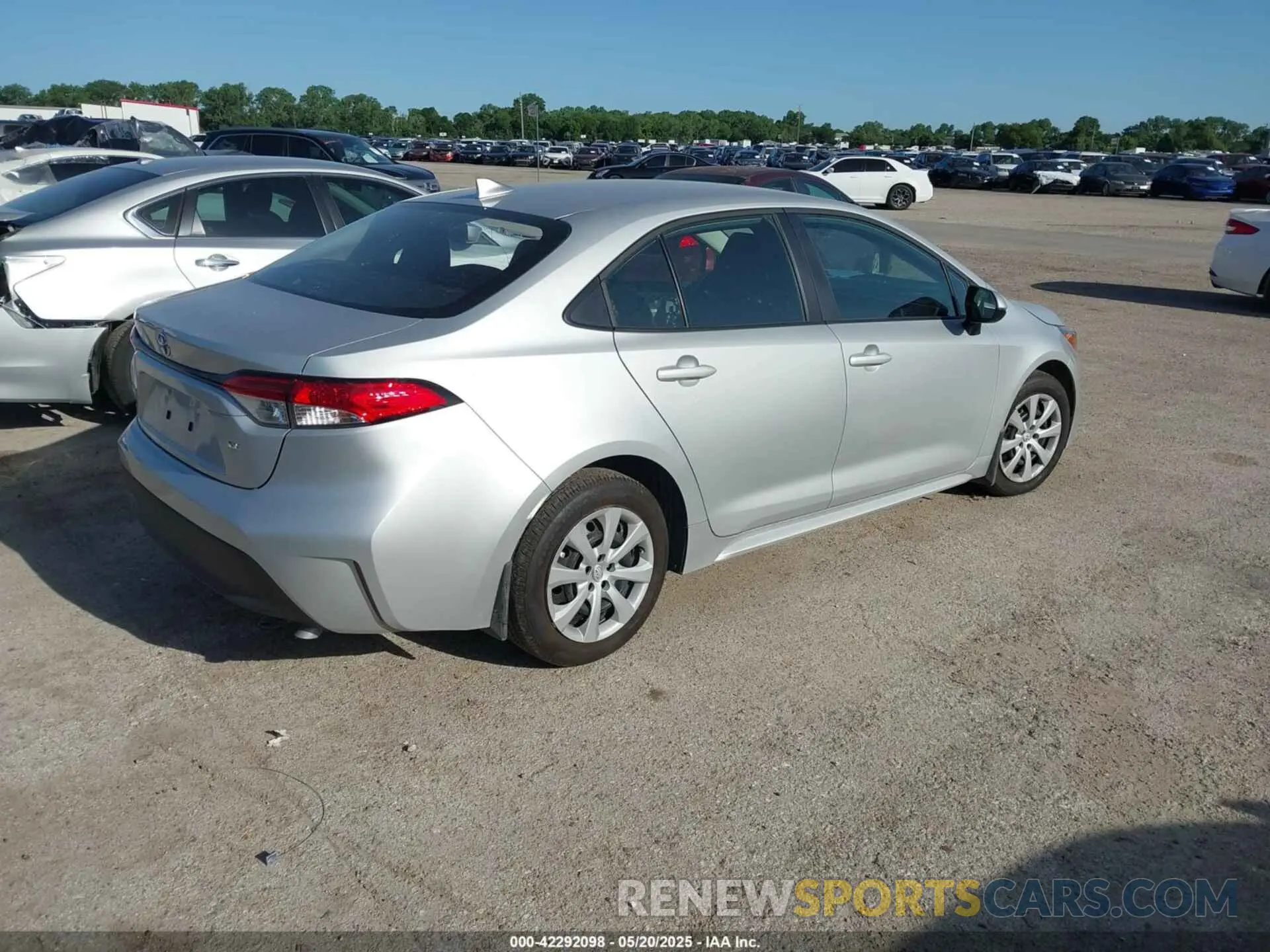 4 fotografías del automóvil dañado 5YFB4MDE0SP276035 TOYOTA COROLLA 2025