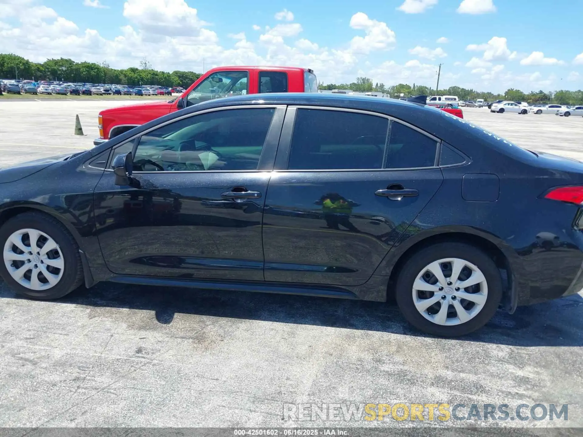 14 fotografías del automóvil dañado 5YFB4MDE1SP229225 TOYOTA COROLLA 2025