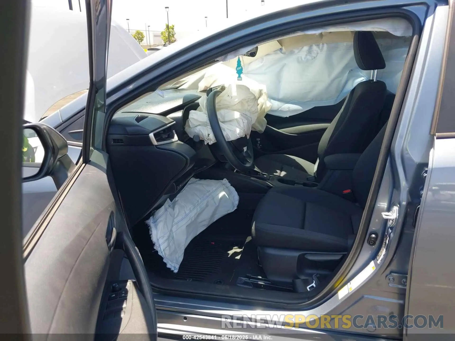 5 fotografías del automóvil dañado 5YFB4MDE1SP247434 TOYOTA COROLLA 2025