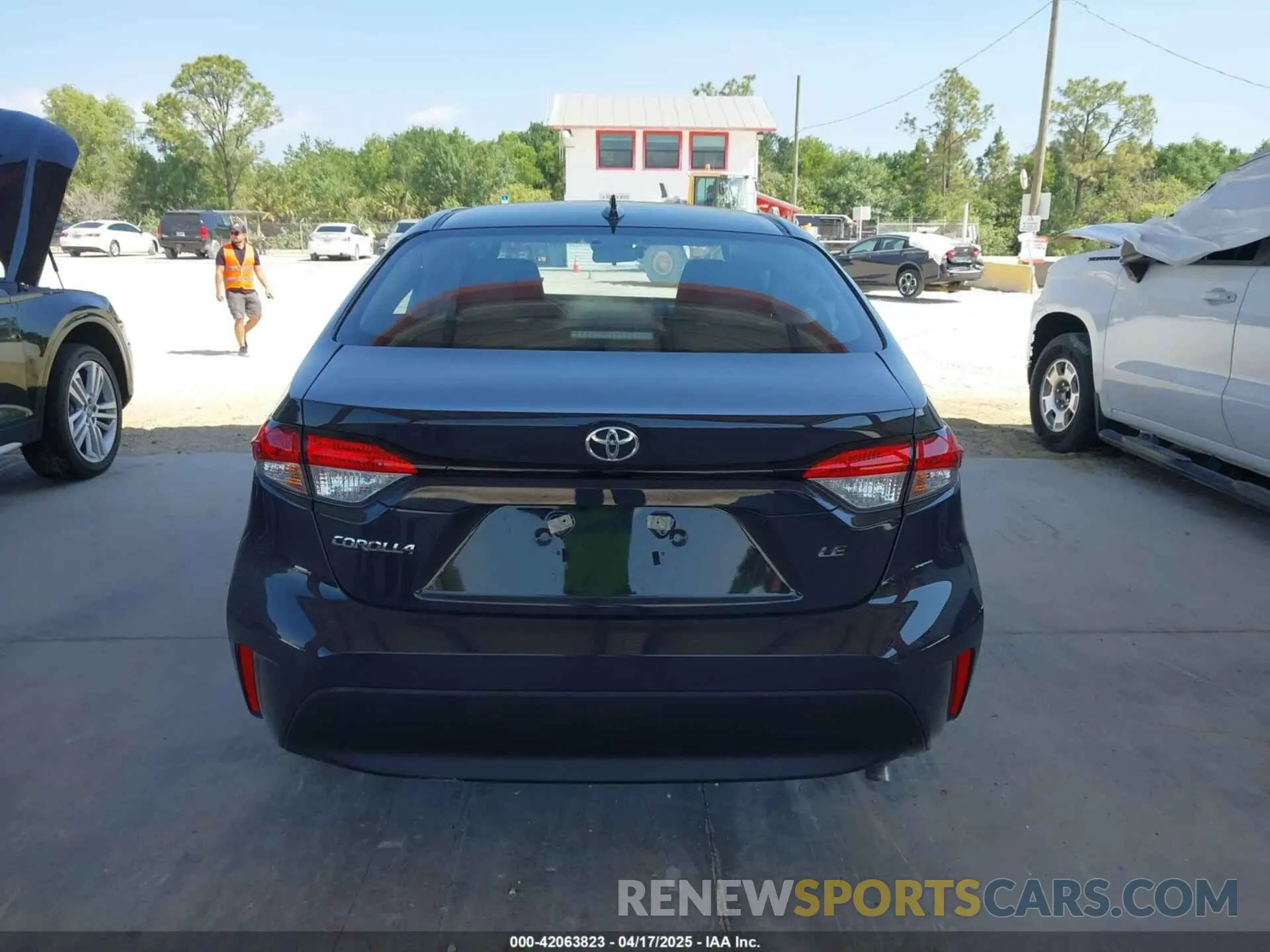 17 fotografías del automóvil dañado 5YFB4MDE1SP269904 TOYOTA COROLLA 2025