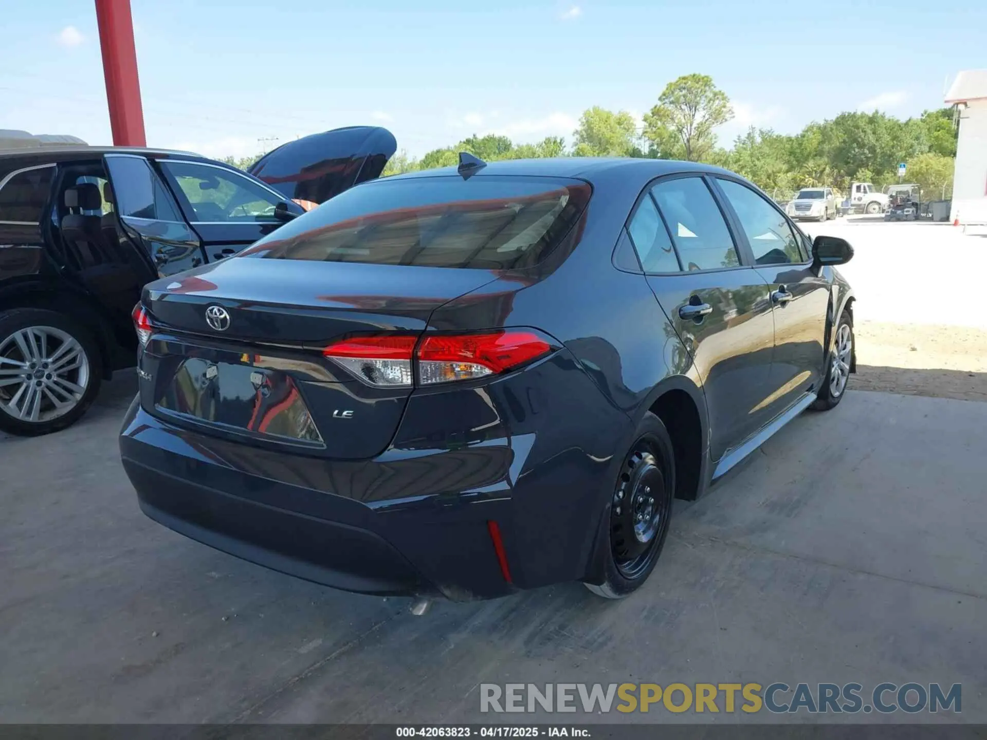 4 fotografías del automóvil dañado 5YFB4MDE1SP269904 TOYOTA COROLLA 2025