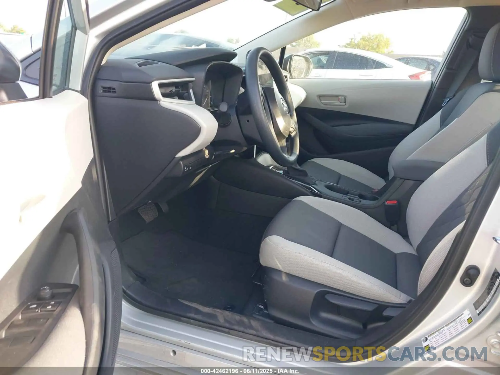 5 fotografías del automóvil dañado 5YFB4MDE1SP291238 TOYOTA COROLLA 2025