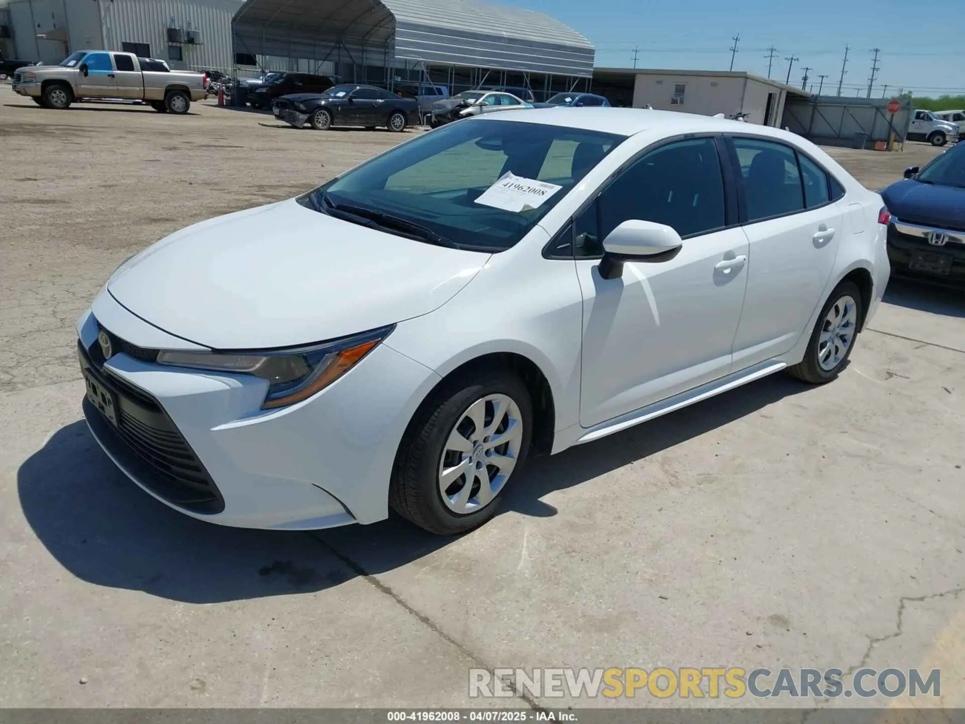 2 fotografías del automóvil dañado 5YFB4MDE2SP238600 TOYOTA COROLLA 2025