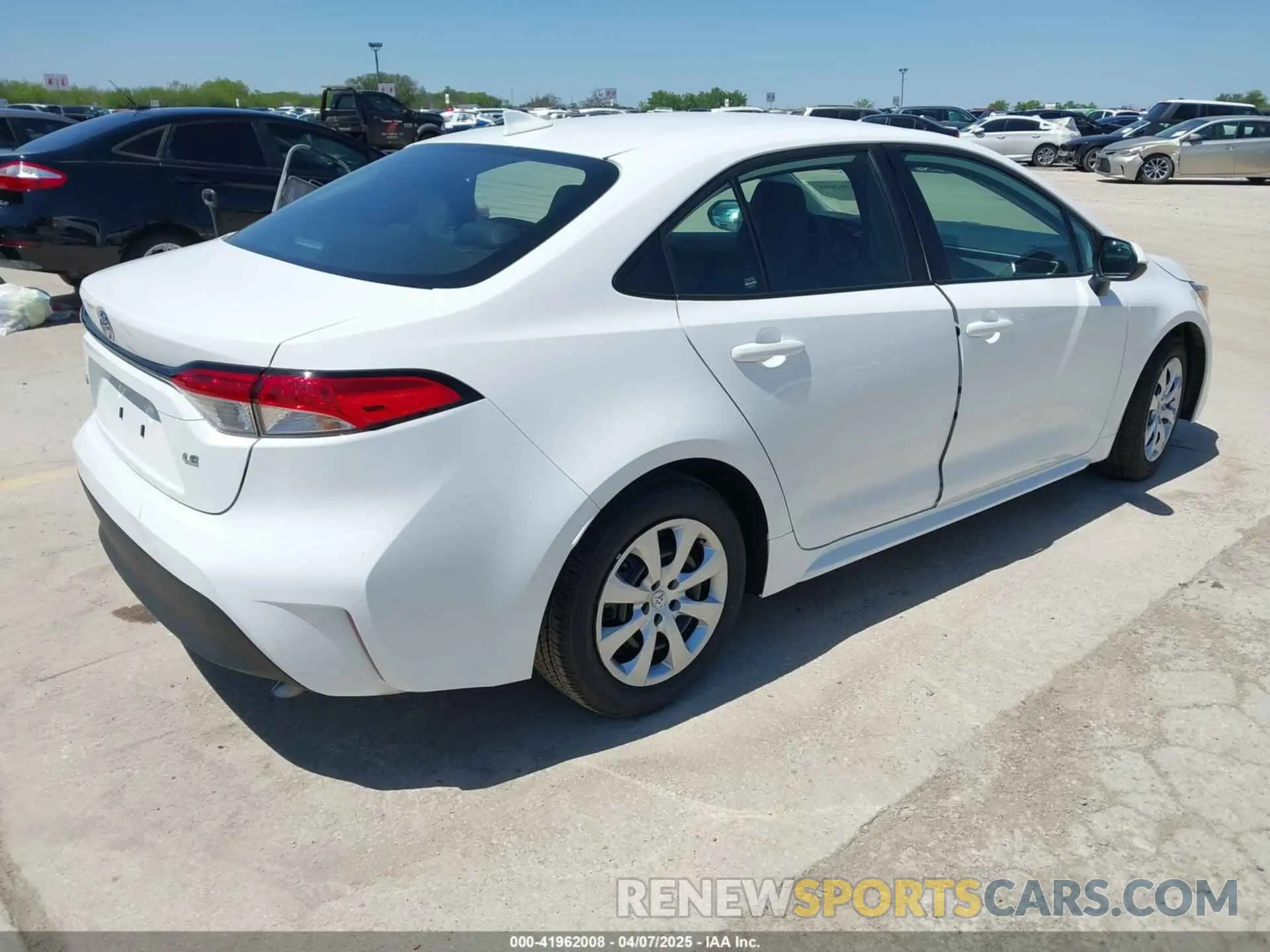 4 fotografías del automóvil dañado 5YFB4MDE2SP238600 TOYOTA COROLLA 2025