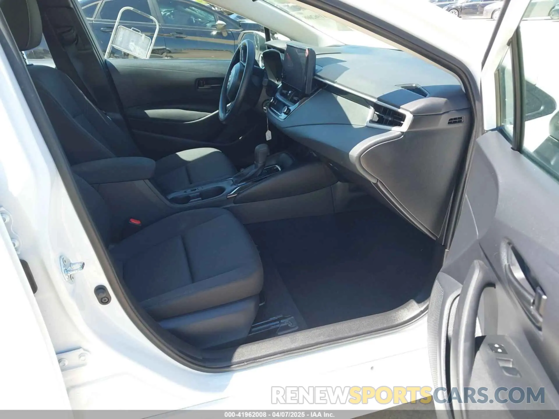 5 fotografías del automóvil dañado 5YFB4MDE2SP238600 TOYOTA COROLLA 2025