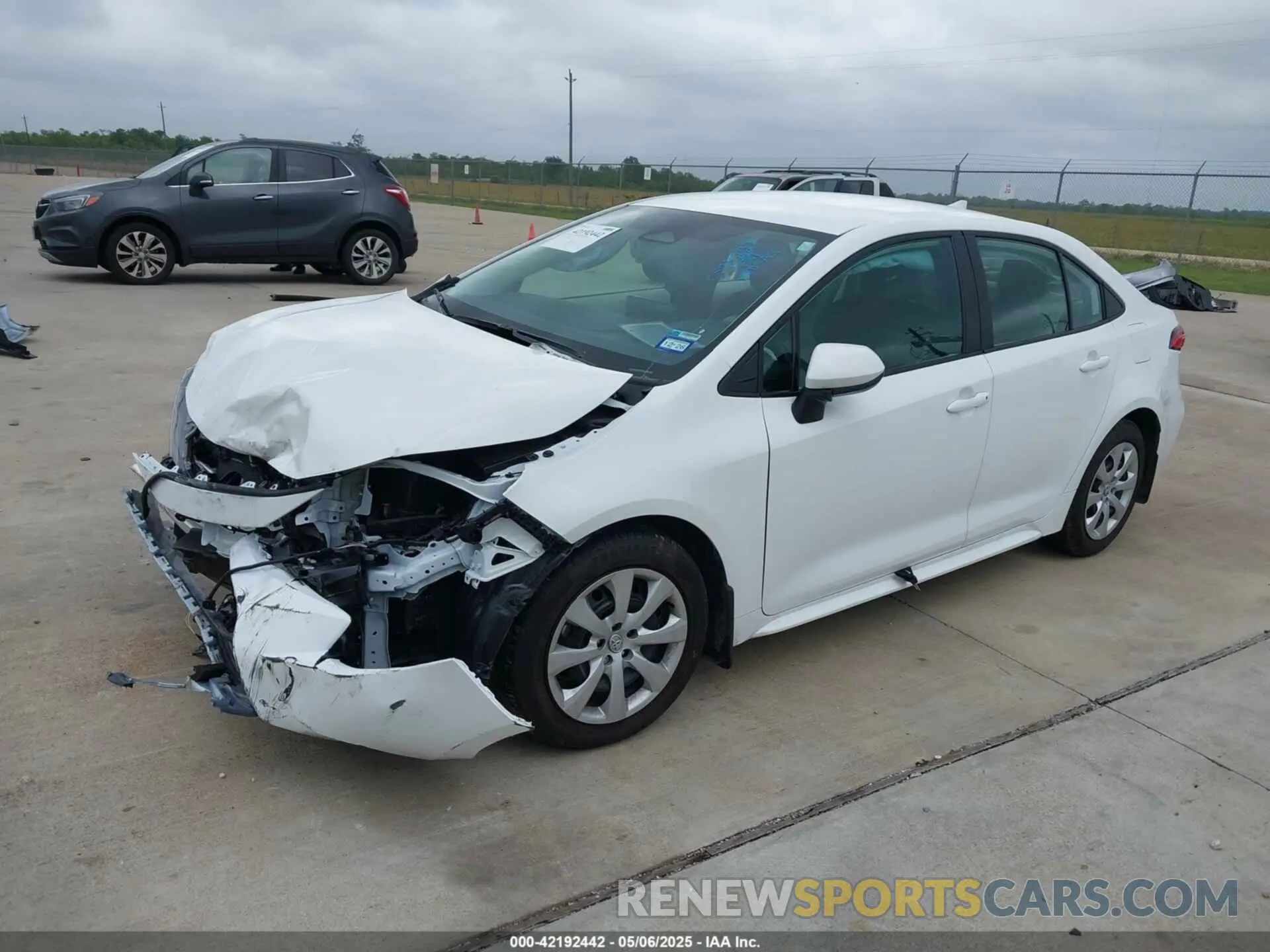 2 fotografías del automóvil dañado 5YFB4MDE2SP258667 TOYOTA COROLLA 2025