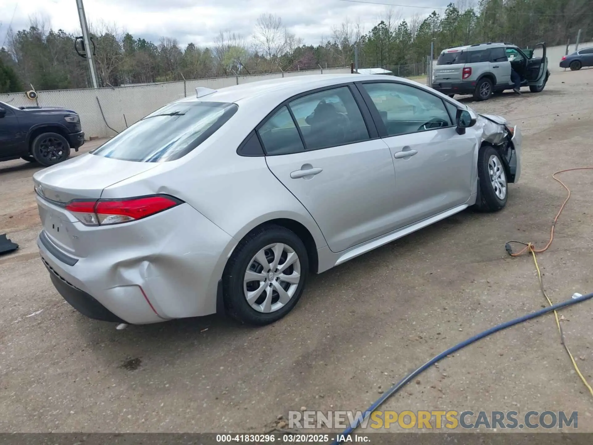 4 fotografías del automóvil dañado 5YFB4MDE2SP277672 TOYOTA COROLLA 2025