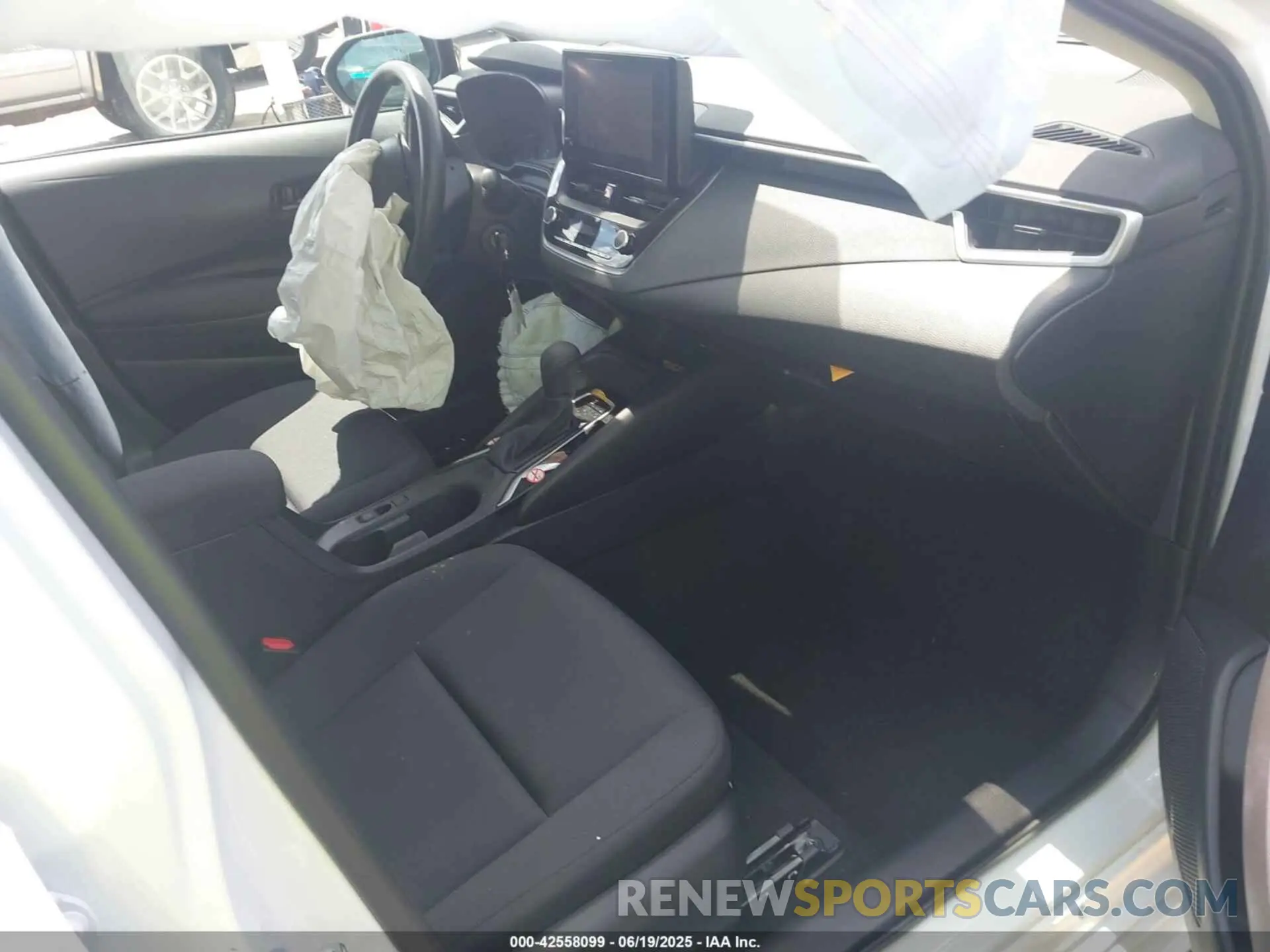 5 fotografías del automóvil dañado 5YFB4MDE2SP285206 TOYOTA COROLLA 2025