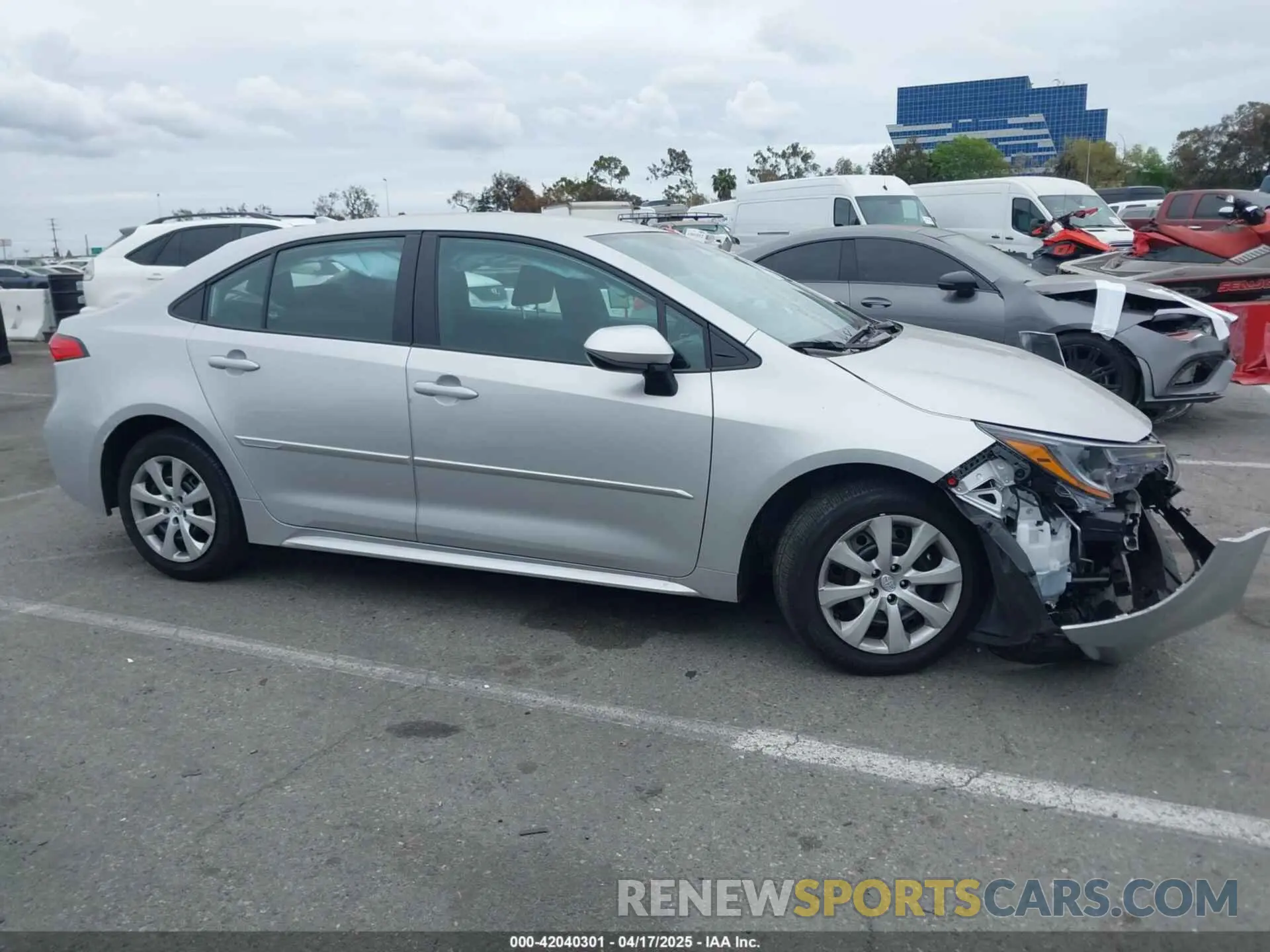 14 fotografías del automóvil dañado 5YFB4MDE3SP244096 TOYOTA COROLLA 2025