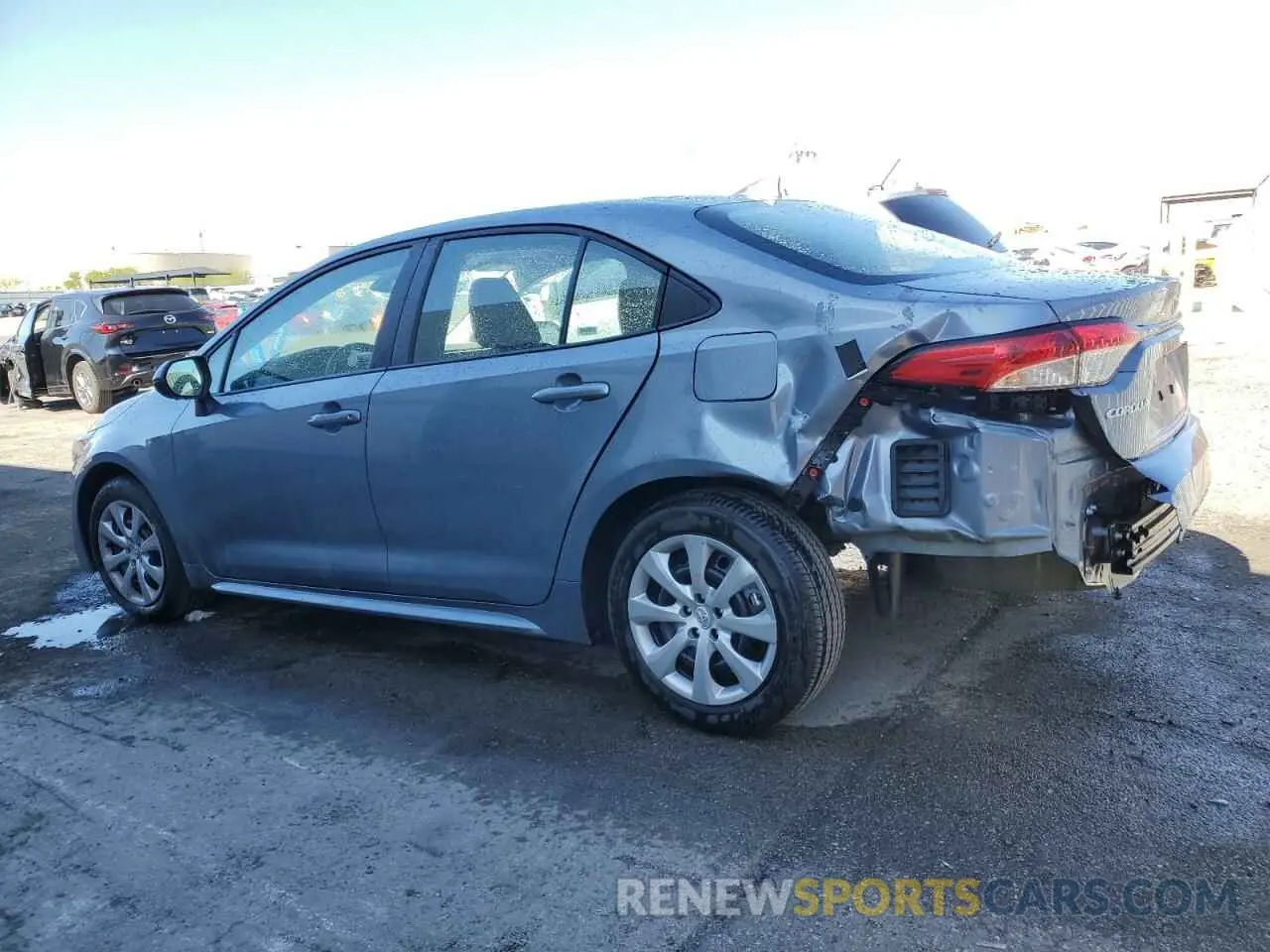 2 fotografías del automóvil dañado 5YFB4MDE3SP263330 TOYOTA COROLLA 2025