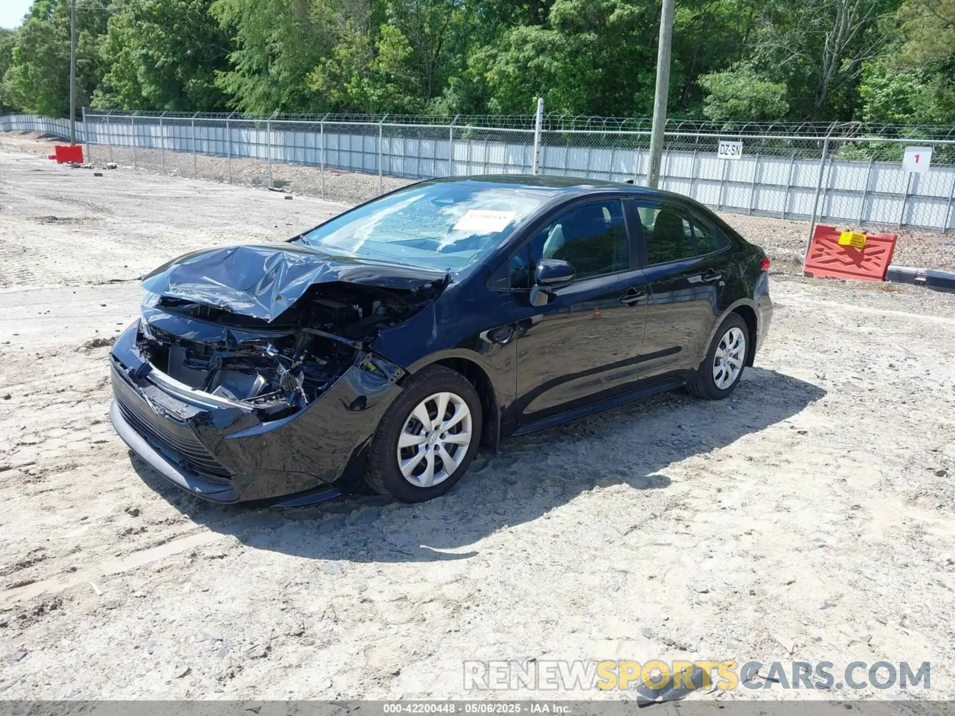 2 fotografías del automóvil dañado 5YFB4MDE3SP280662 TOYOTA COROLLA 2025