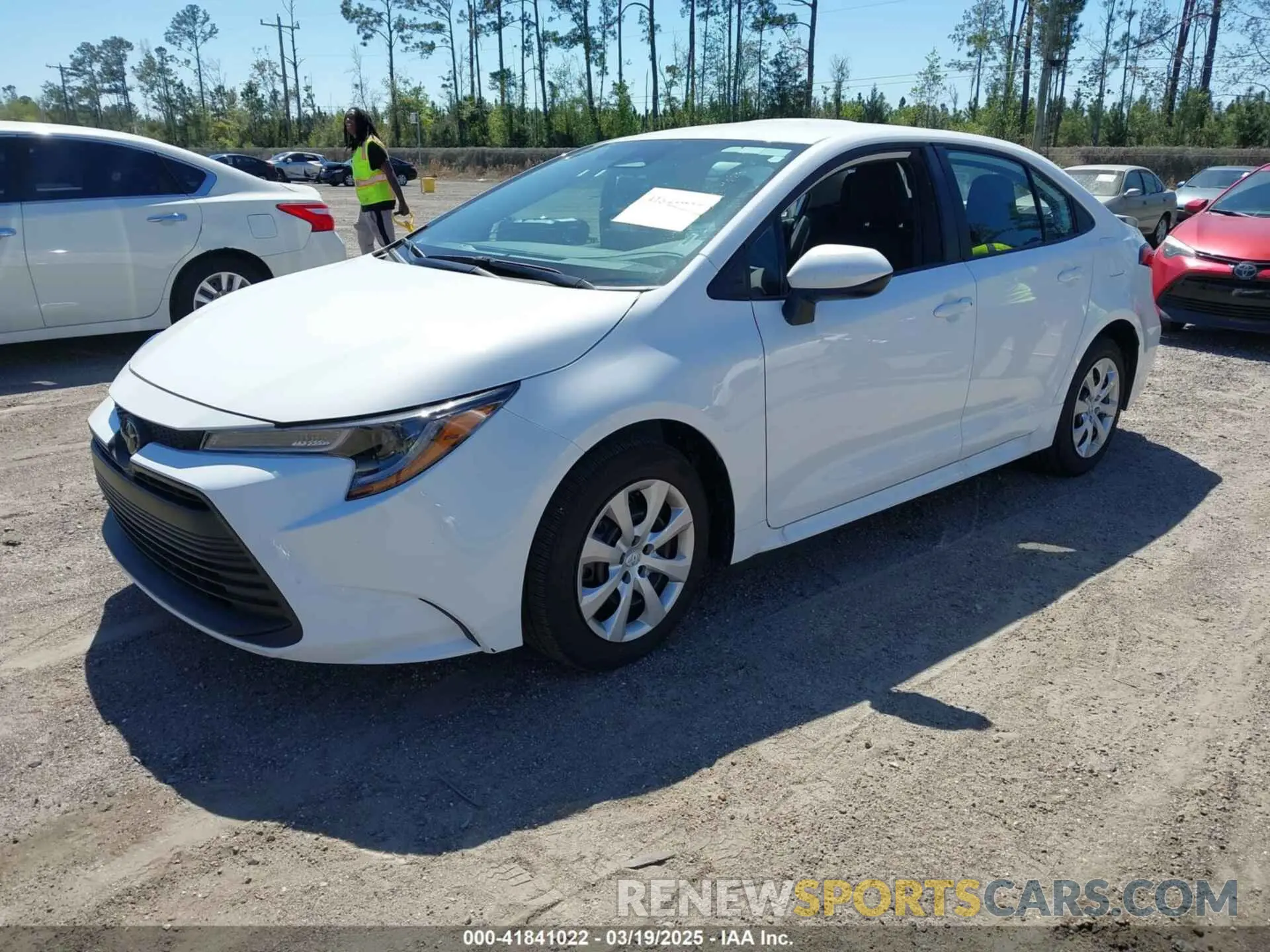 2 fotografías del automóvil dañado 5YFB4MDE4SP231292 TOYOTA COROLLA 2025