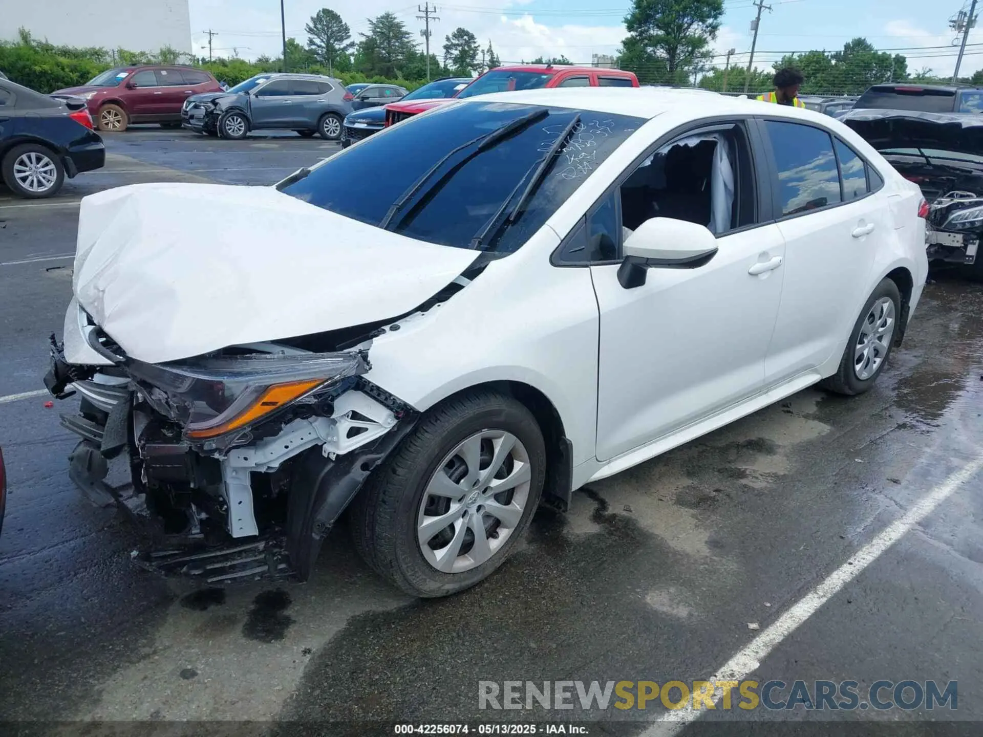 2 fotografías del automóvil dañado 5YFB4MDE4SP276037 TOYOTA COROLLA 2025