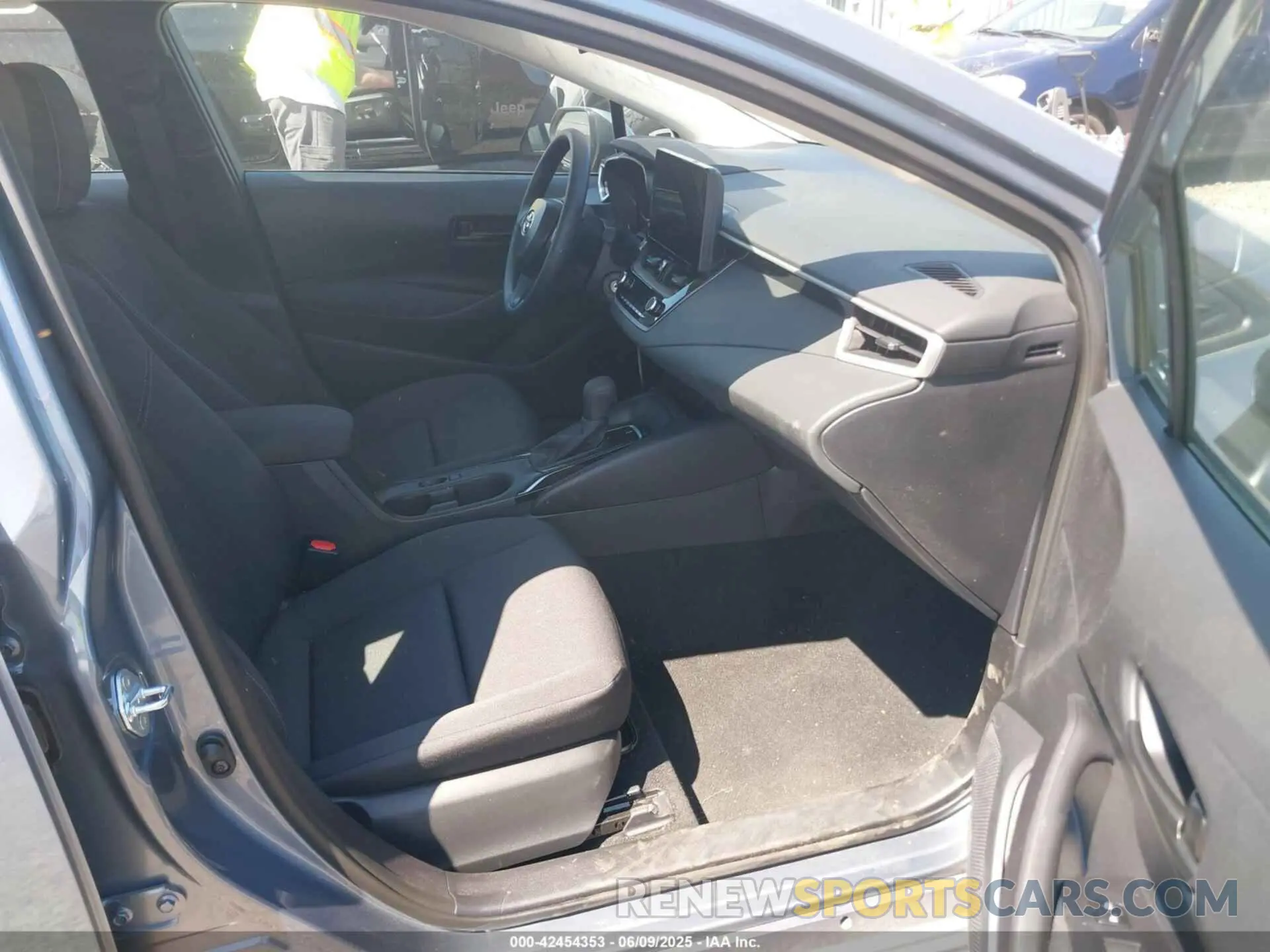 5 fotografías del automóvil dañado 5YFB4MDE4SP295039 TOYOTA COROLLA 2025