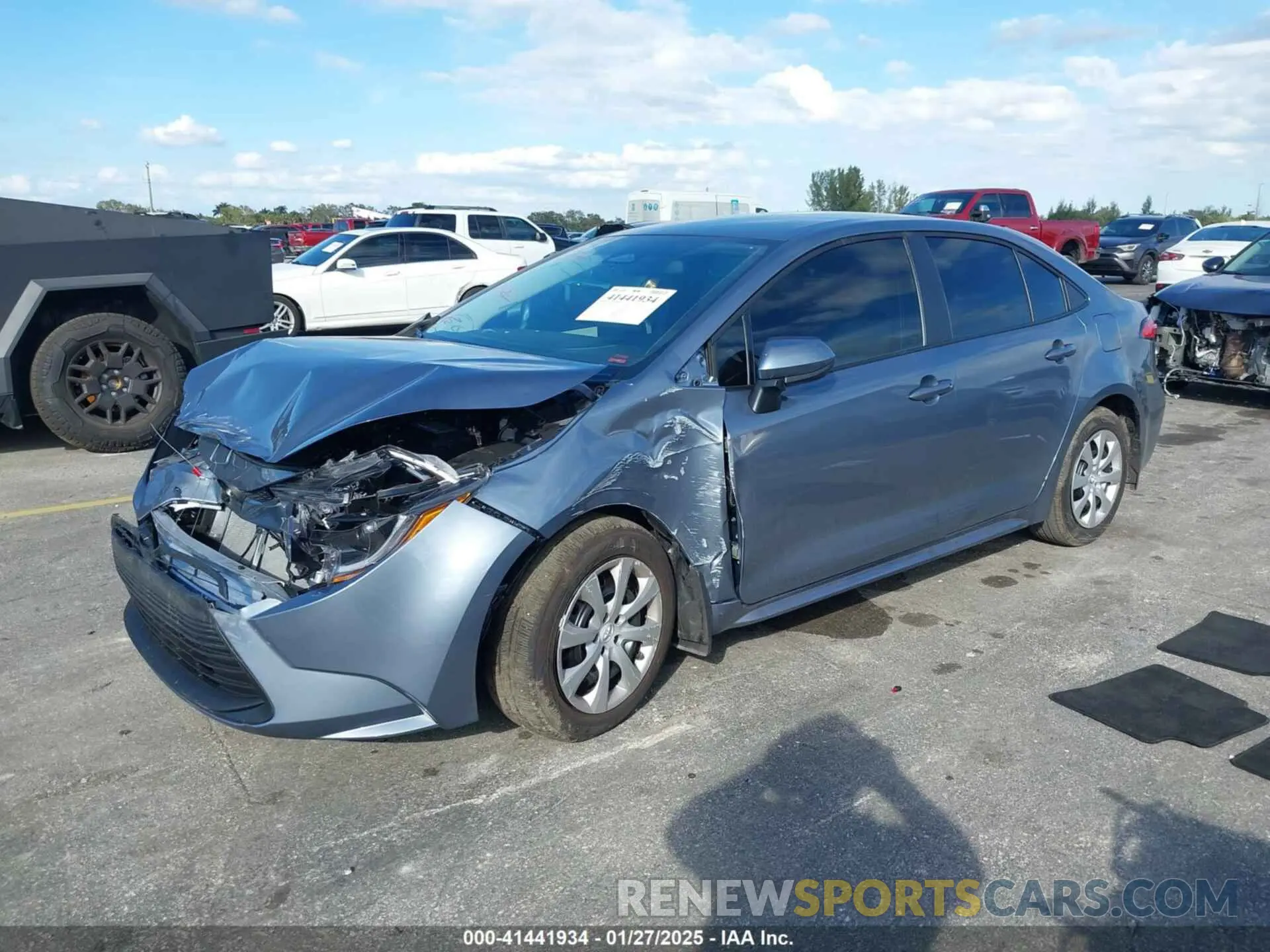 2 fotografías del automóvil dañado 5YFB4MDE6SP234727 TOYOTA COROLLA 2025