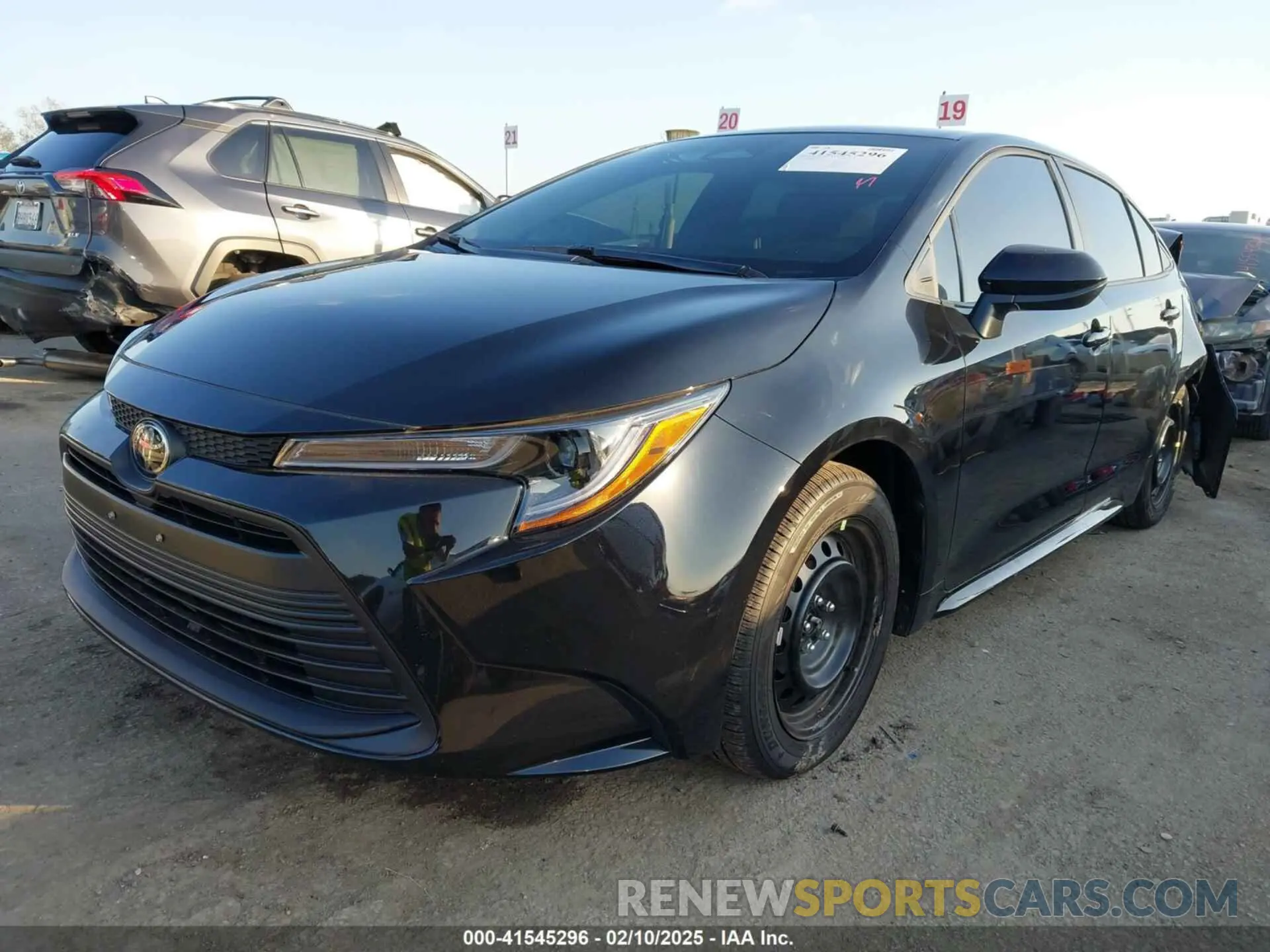 2 fotografías del automóvil dañado 5YFB4MDE6SP235537 TOYOTA COROLLA 2025