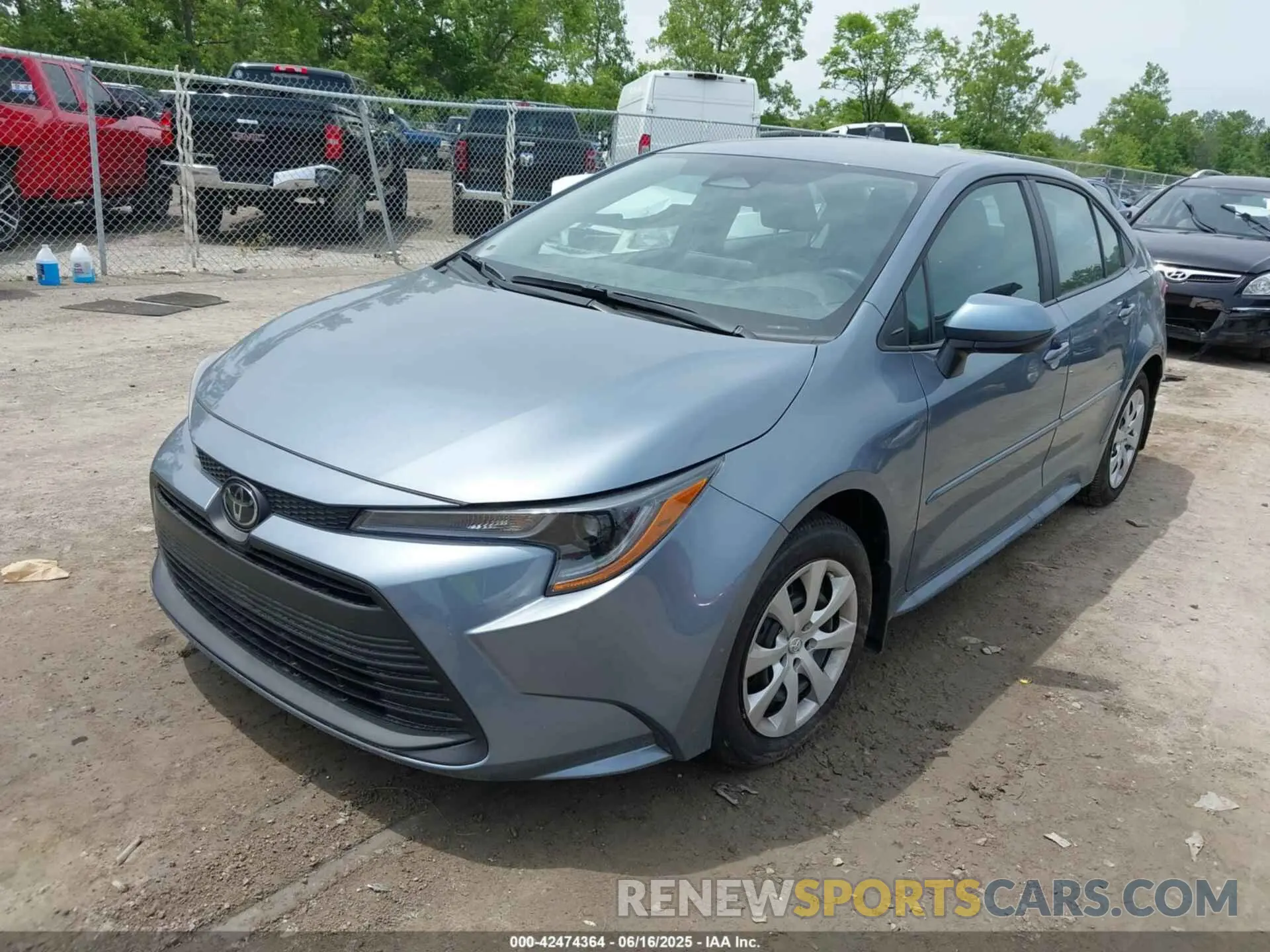 2 fotografías del automóvil dañado 5YFB4MDE6SP290649 TOYOTA COROLLA 2025