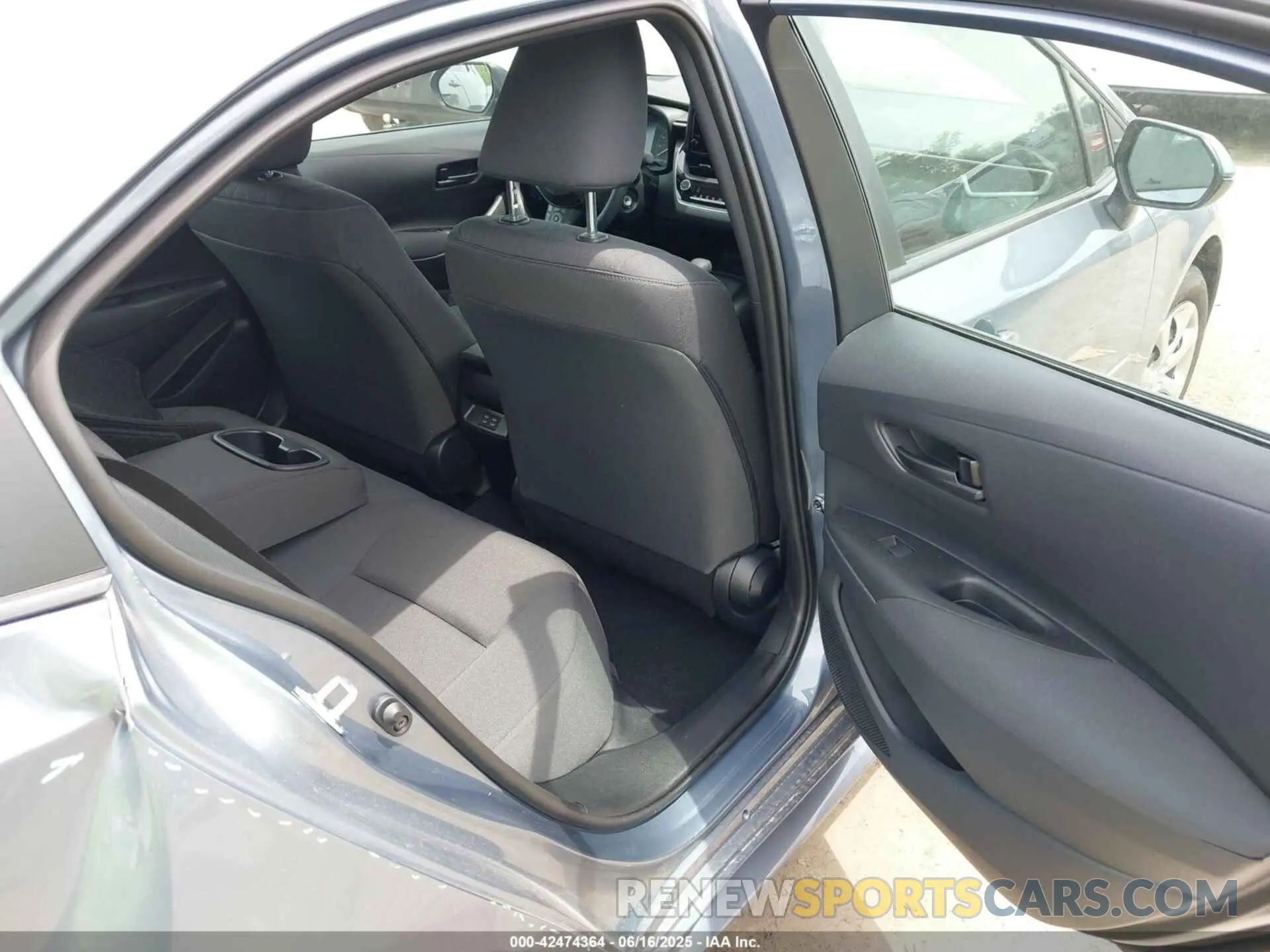 8 fotografías del automóvil dañado 5YFB4MDE6SP290649 TOYOTA COROLLA 2025
