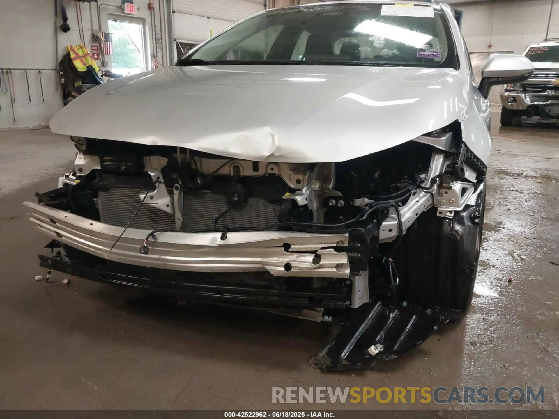 6 fotografías del automóvil dañado 5YFB4MDE7SP233196 TOYOTA COROLLA 2025