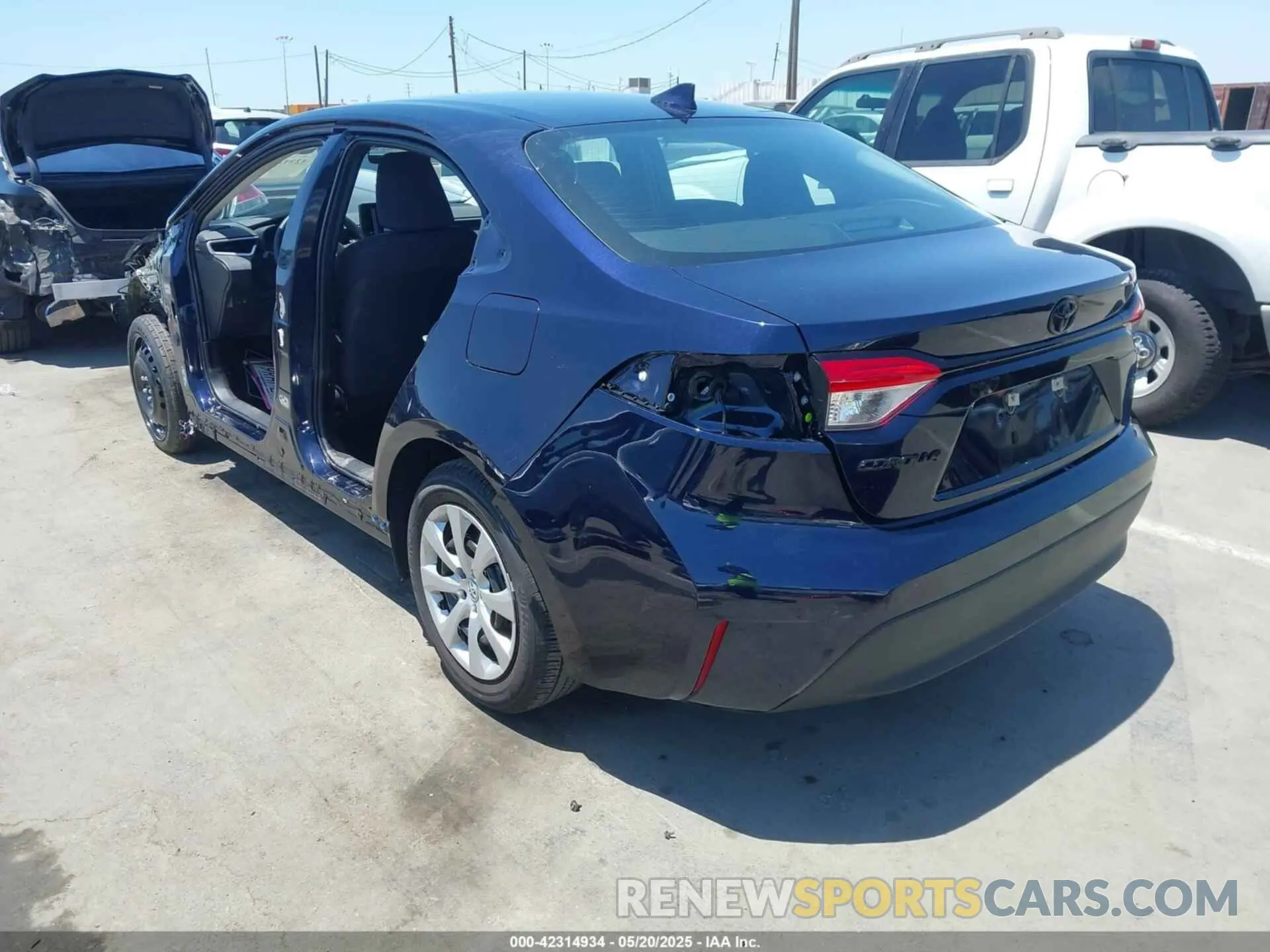 3 fotografías del automóvil dañado 5YFB4MDE7SP240827 TOYOTA COROLLA 2025