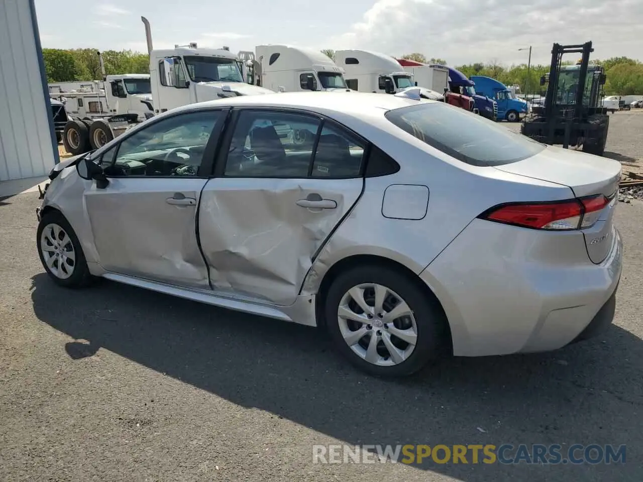 2 fotografías del automóvil dañado 5YFB4MDE7SP253741 TOYOTA COROLLA 2025