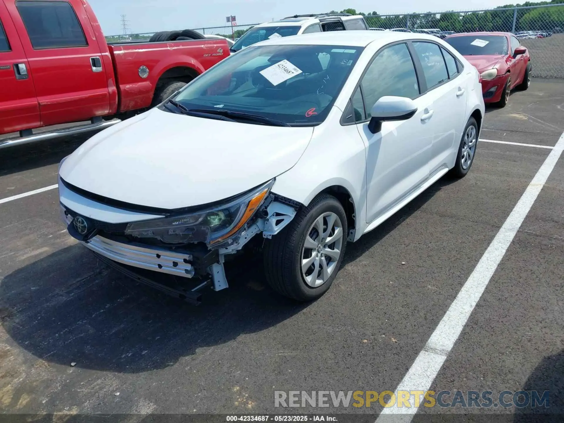 2 fotografías del automóvil dañado 5YFB4MDE7SP266506 TOYOTA COROLLA 2025