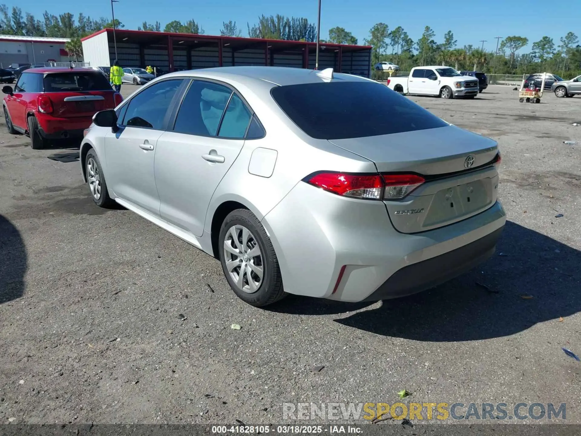 3 fotografías del automóvil dañado 5YFB4MDE9SP240814 TOYOTA COROLLA 2025