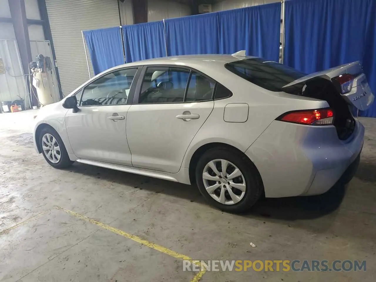 2 fotografías del automóvil dañado 5YFB4MDEXSP242314 TOYOTA COROLLA 2025
