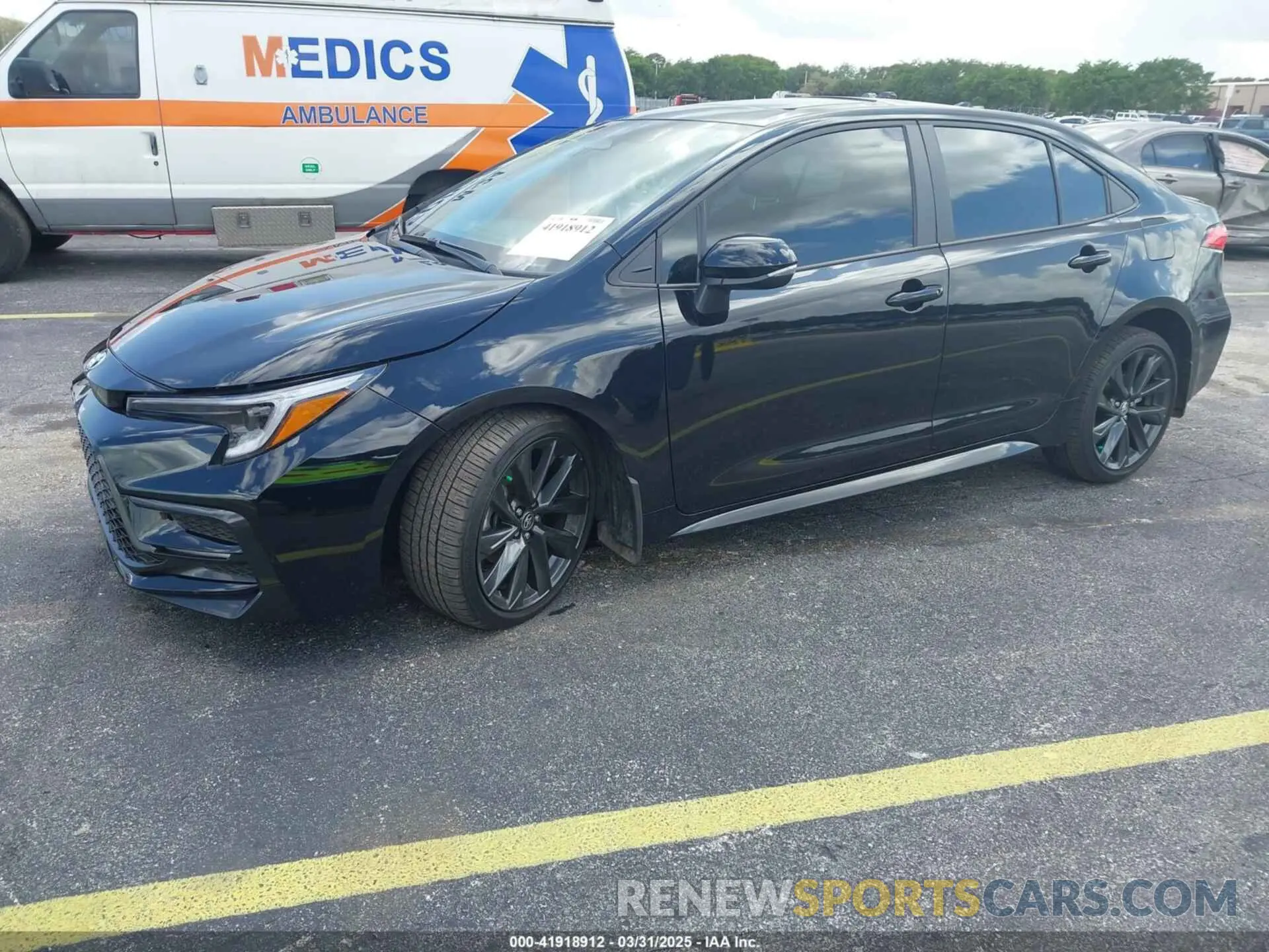 2 fotografías del automóvil dañado 5YFP4MCEXSP219395 TOYOTA COROLLA 2025
