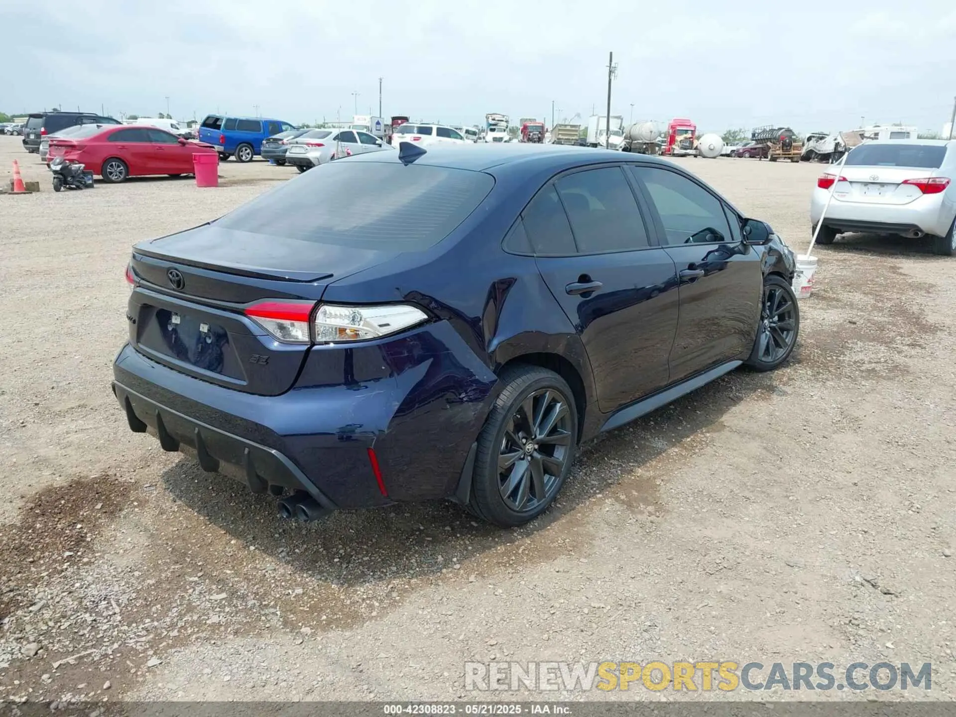 4 fotografías del automóvil dañado 5YFS4MCE1SP233096 TOYOTA COROLLA 2025