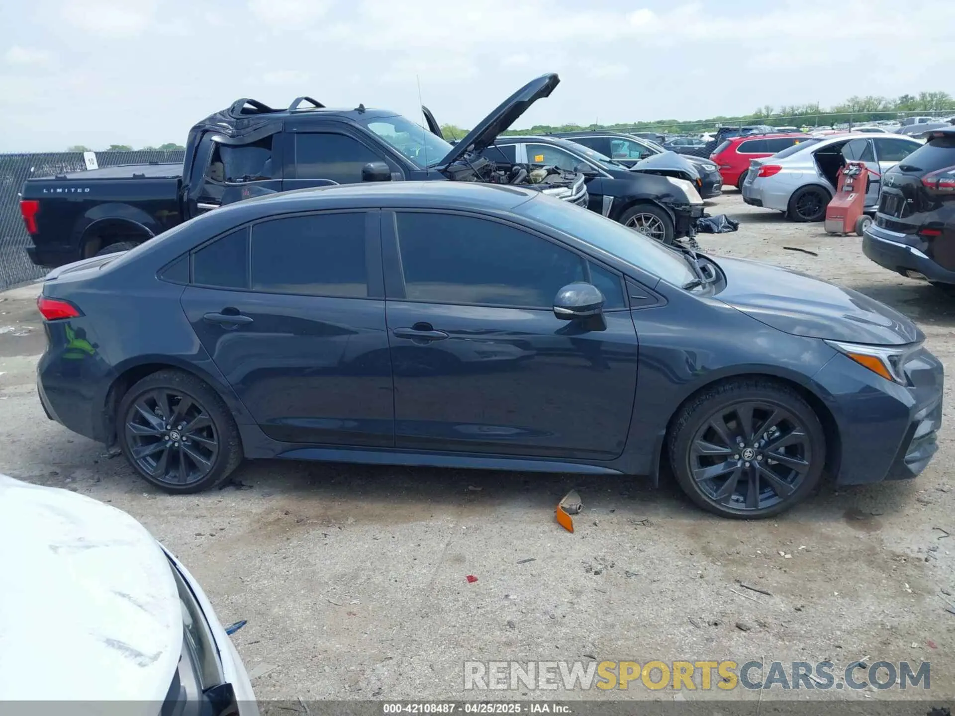 13 fotografías del automóvil dañado 5YFS4MCE6SP229741 TOYOTA COROLLA 2025