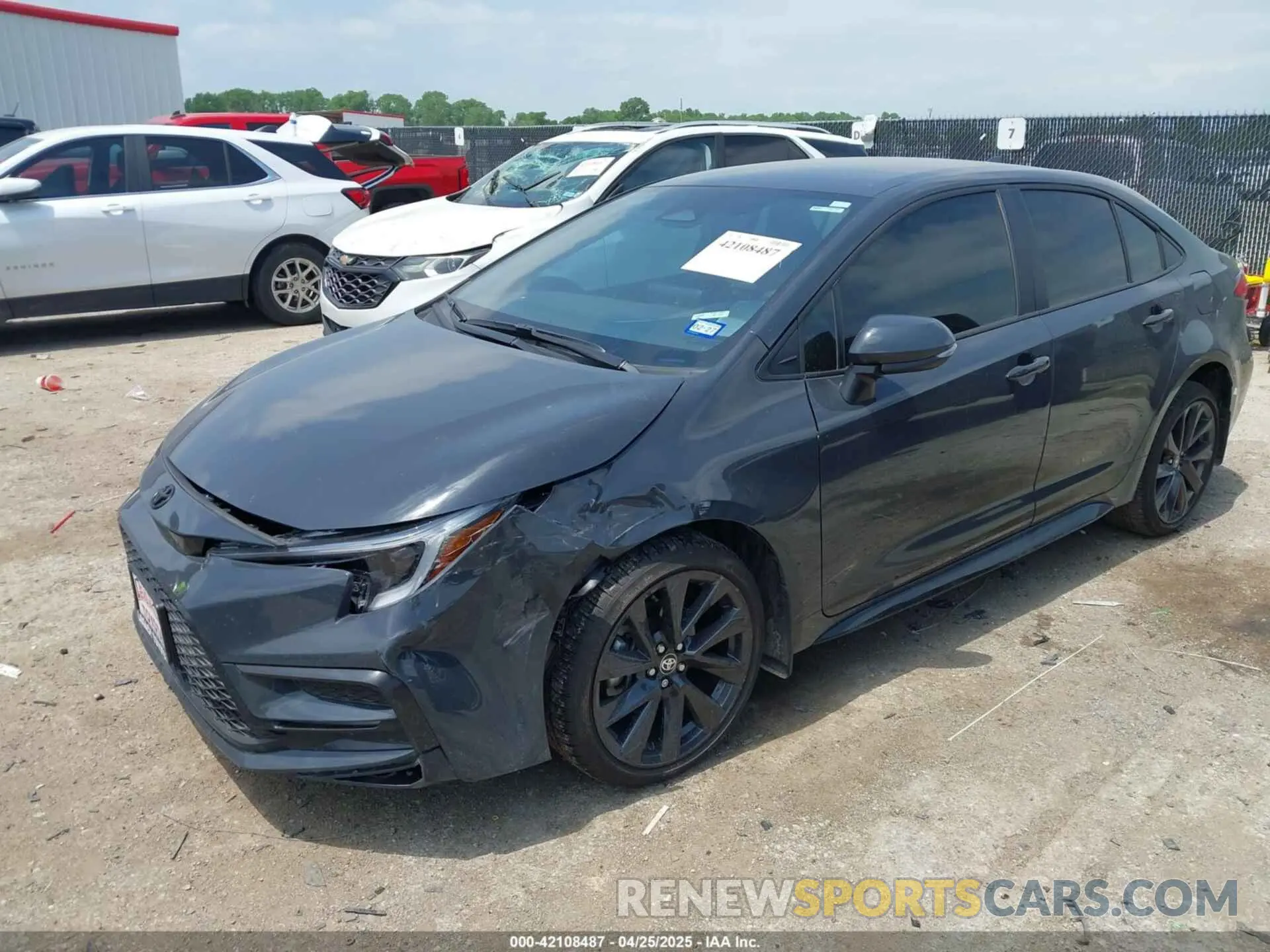 2 fotografías del automóvil dañado 5YFS4MCE6SP229741 TOYOTA COROLLA 2025