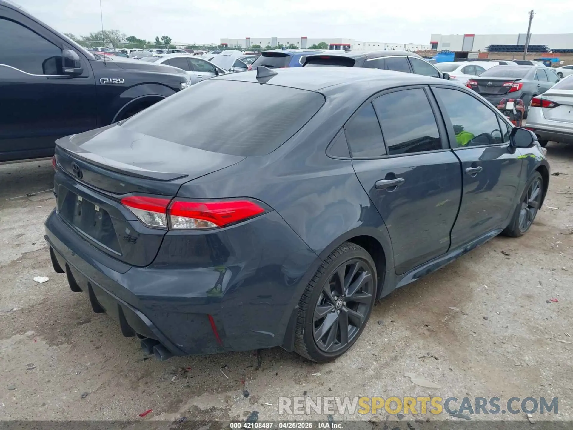4 fotografías del automóvil dañado 5YFS4MCE6SP229741 TOYOTA COROLLA 2025