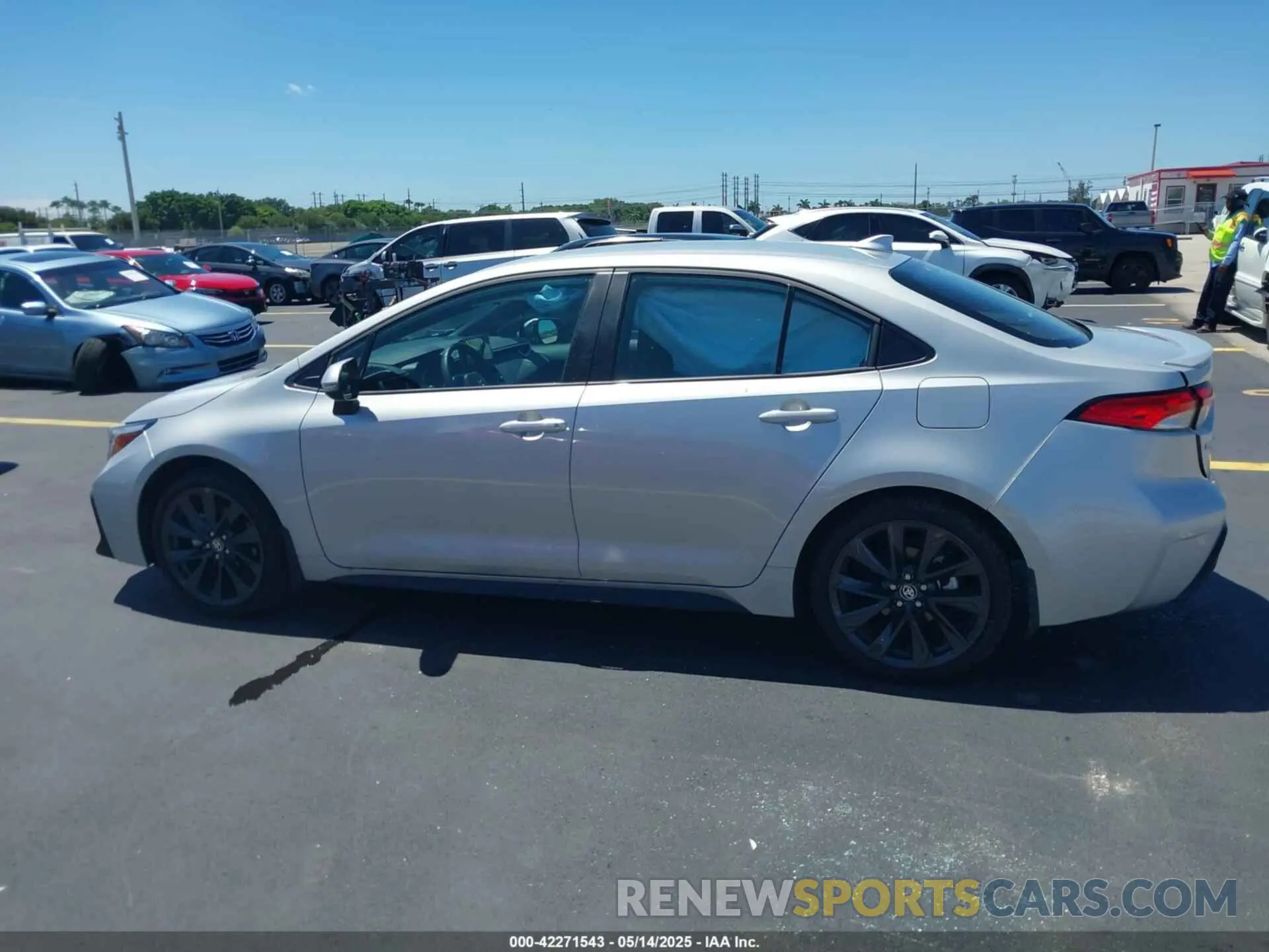 14 fotografías del automóvil dañado 5YFS4MCE8SP225237 TOYOTA COROLLA 2025