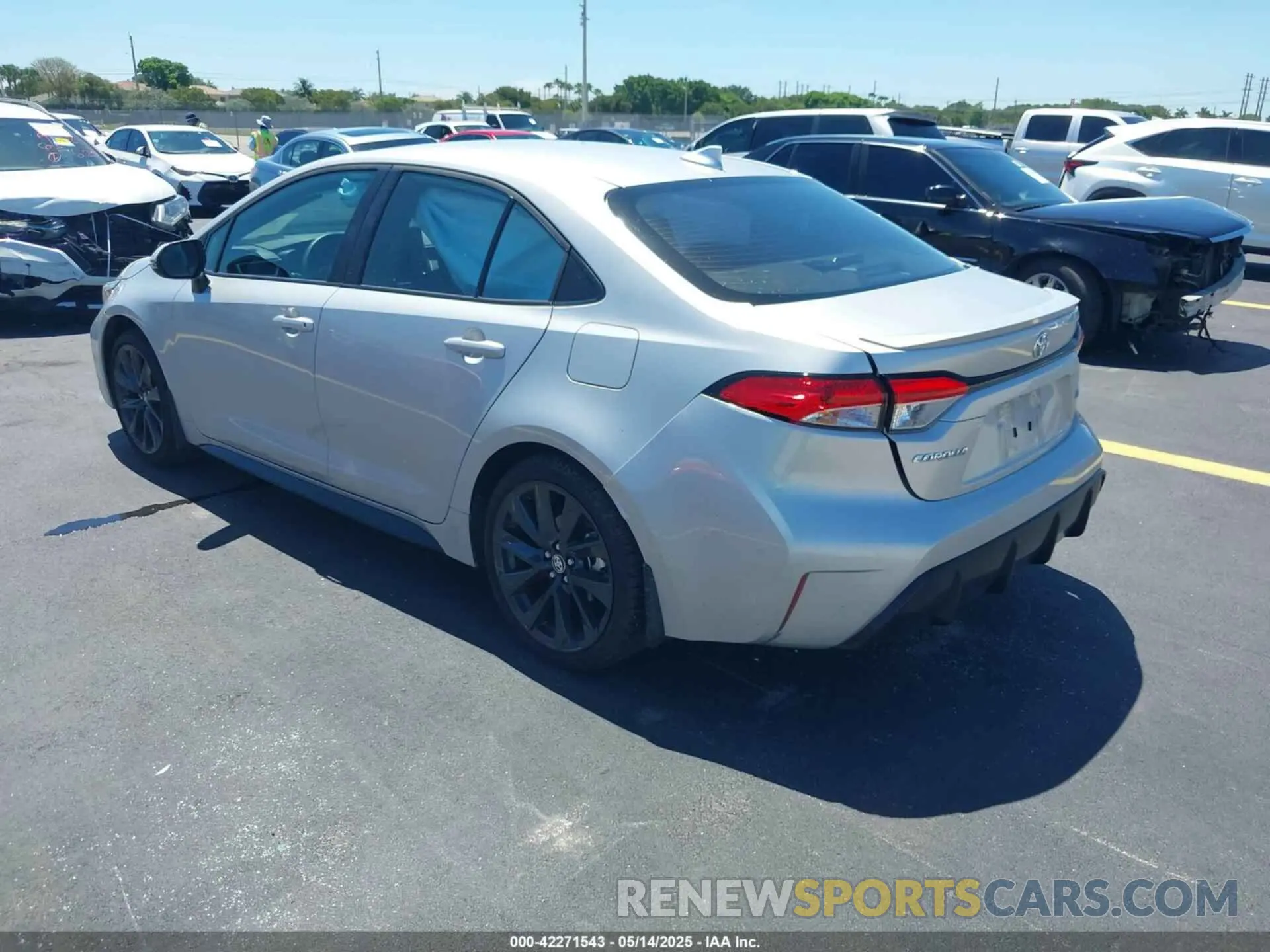 3 fotografías del automóvil dañado 5YFS4MCE8SP225237 TOYOTA COROLLA 2025