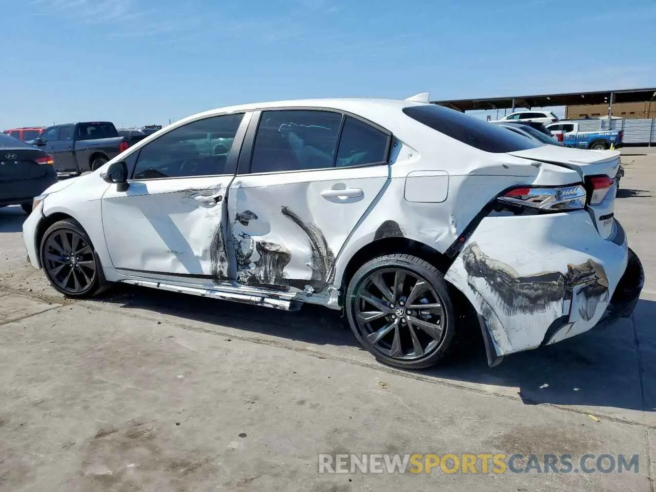 2 fotografías del automóvil dañado 5YFS4MCE9SP222332 TOYOTA COROLLA 2025