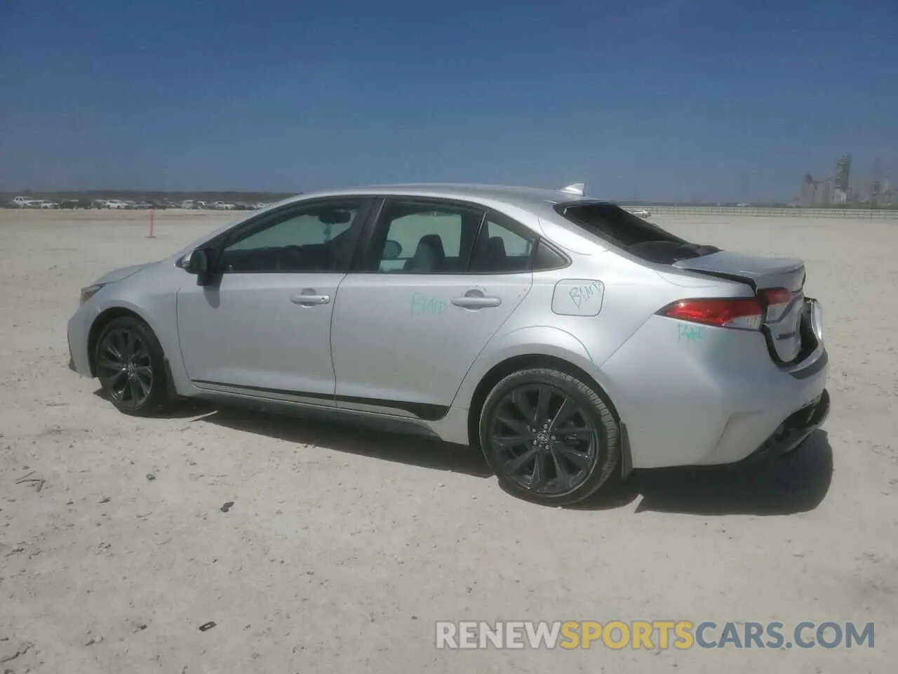 2 fotografías del automóvil dañado 5YFS4MCE9SP230432 TOYOTA COROLLA 2025