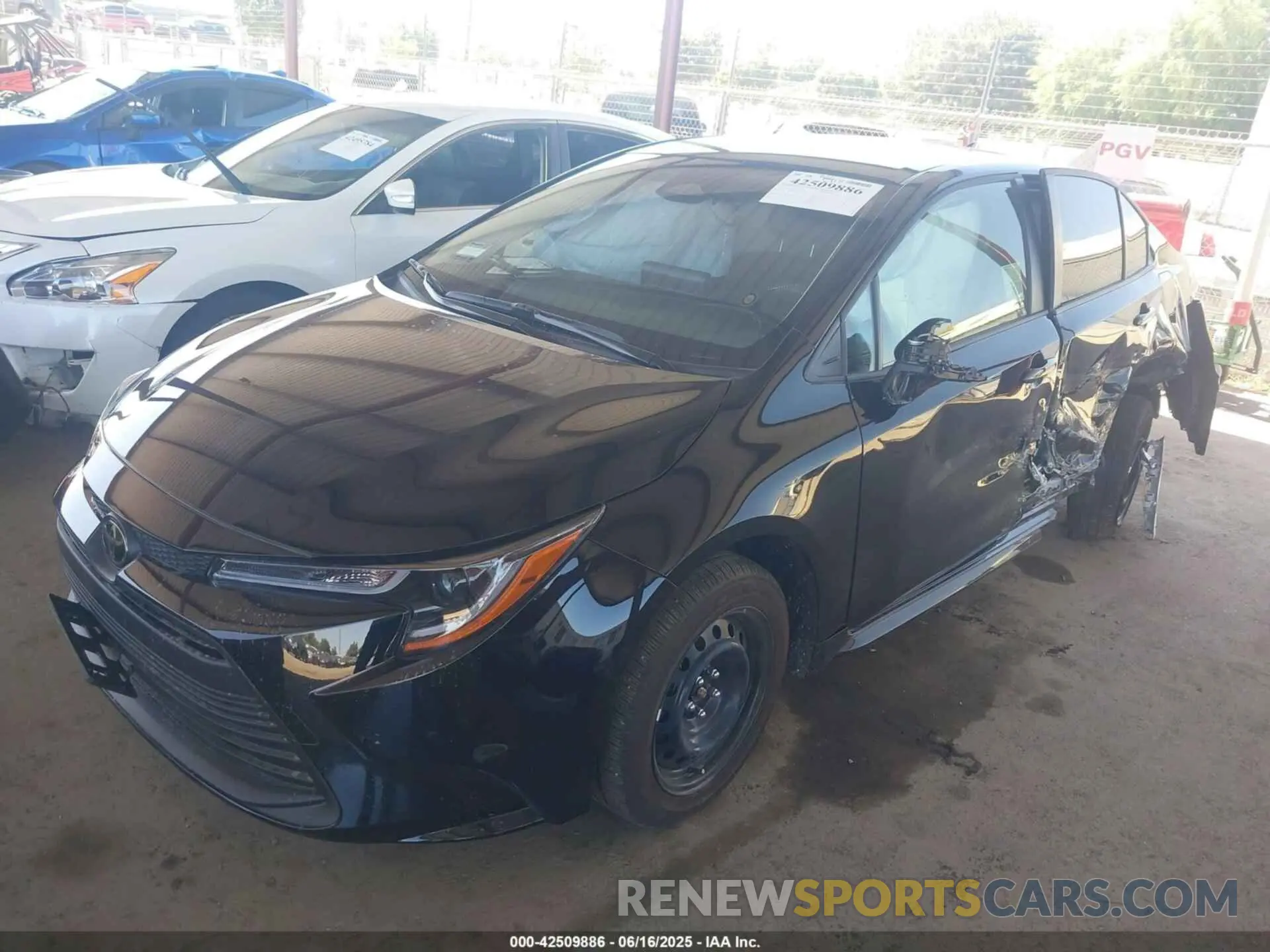 2 fotografías del automóvil dañado JTDB4MEE8SJ020194 TOYOTA COROLLA 2025