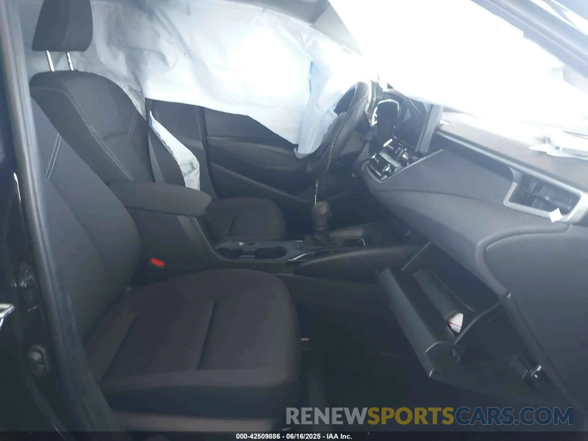 5 fotografías del automóvil dañado JTDB4MEE8SJ020194 TOYOTA COROLLA 2025
