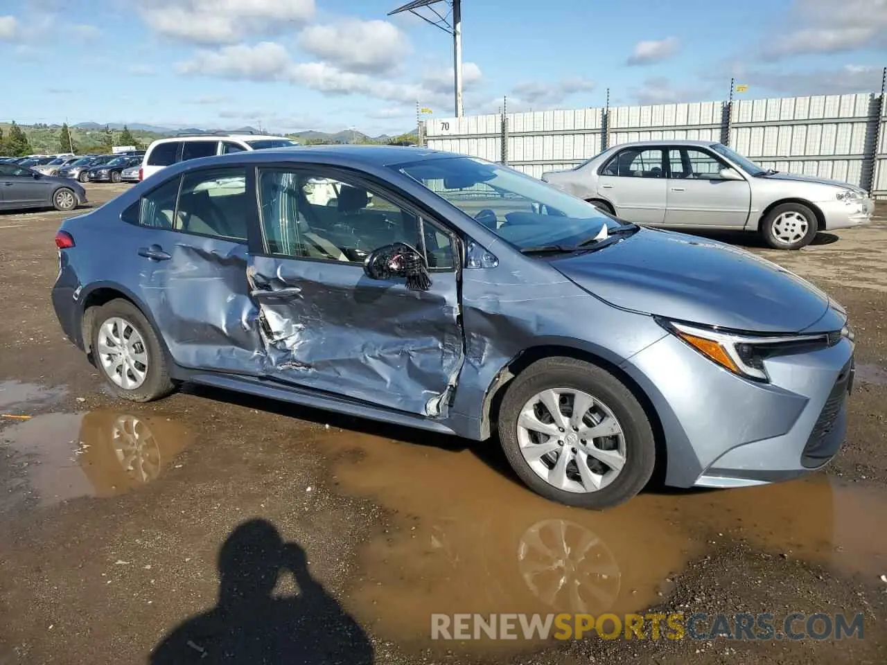 4 fotografías del automóvil dañado JTDBCMFE1SJ044614 TOYOTA COROLLA 2025
