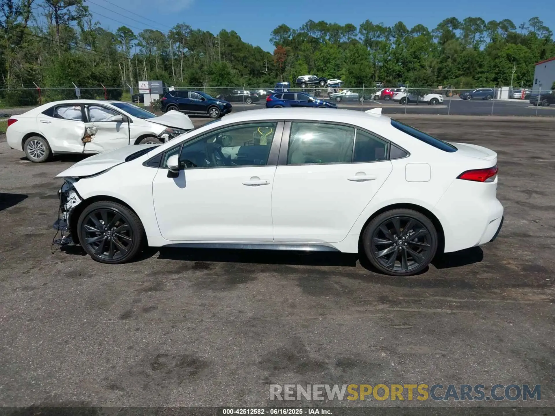14 fotografías del automóvil dañado JTDBCMFE1SJ045651 TOYOTA COROLLA 2025